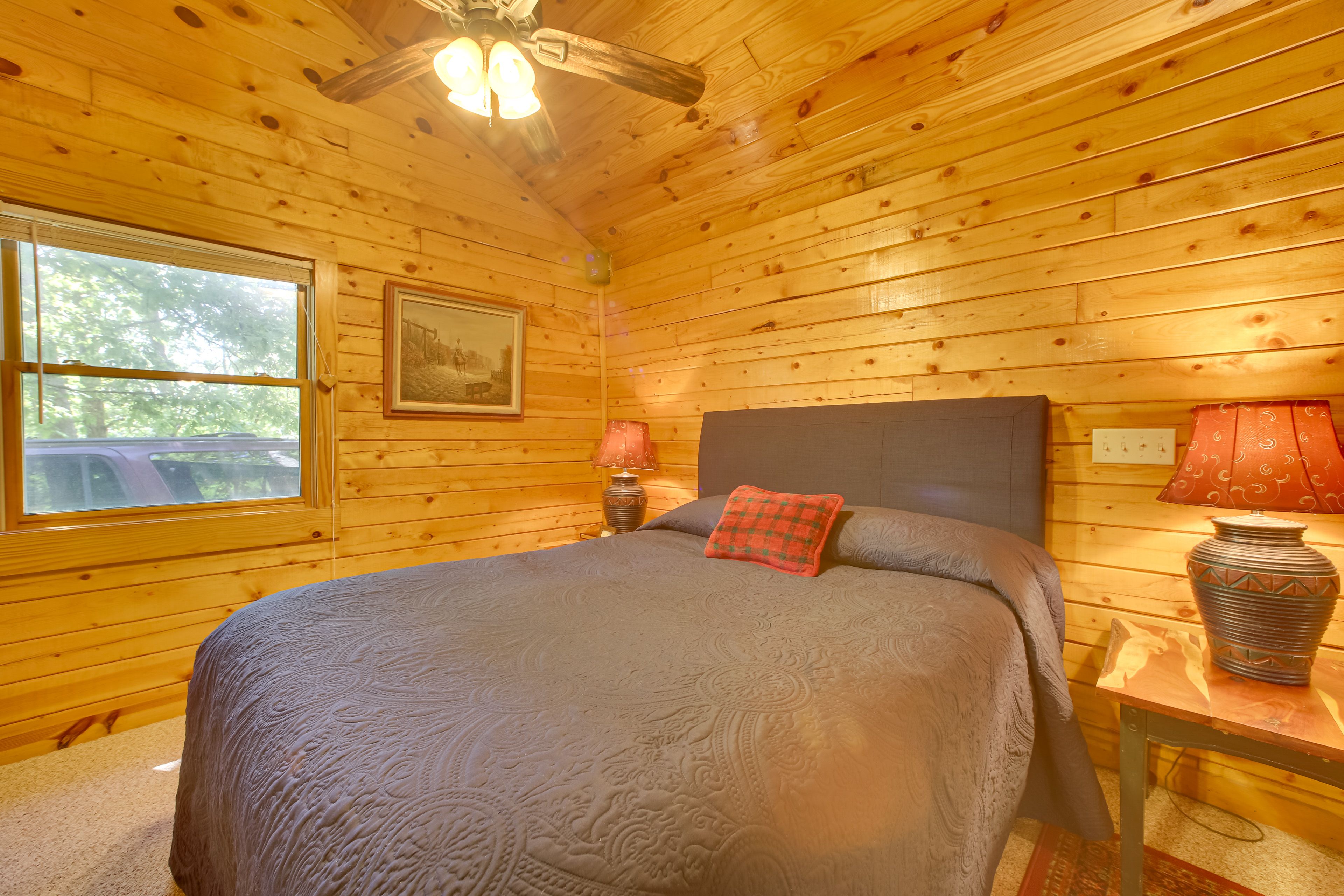 Studio Interior | King Bed | Jacuzzi Tub | Linens Provided