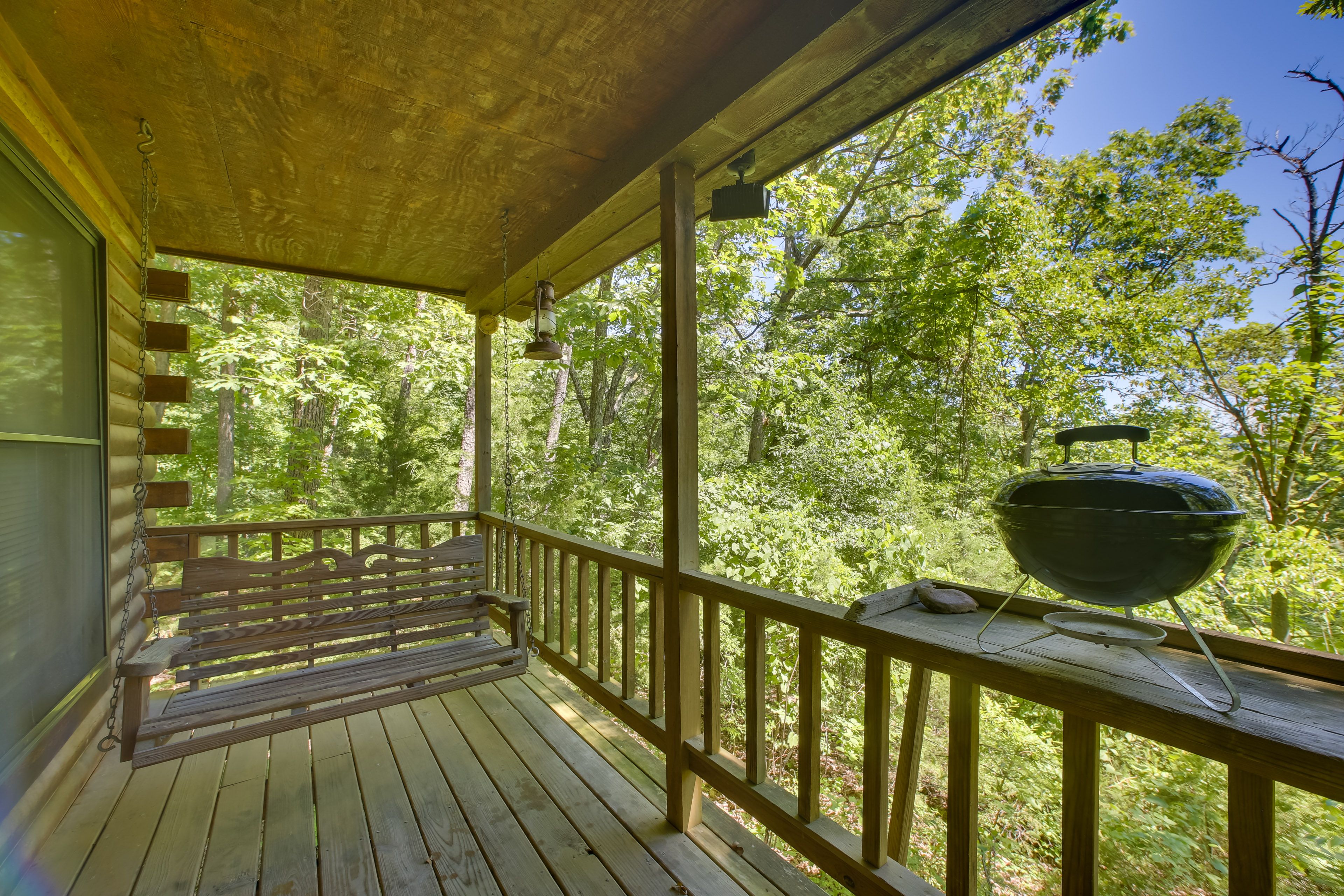 Eureka Springs Vacation Rental | Studio | 1BA | 720 Sq Ft | Stairs Required