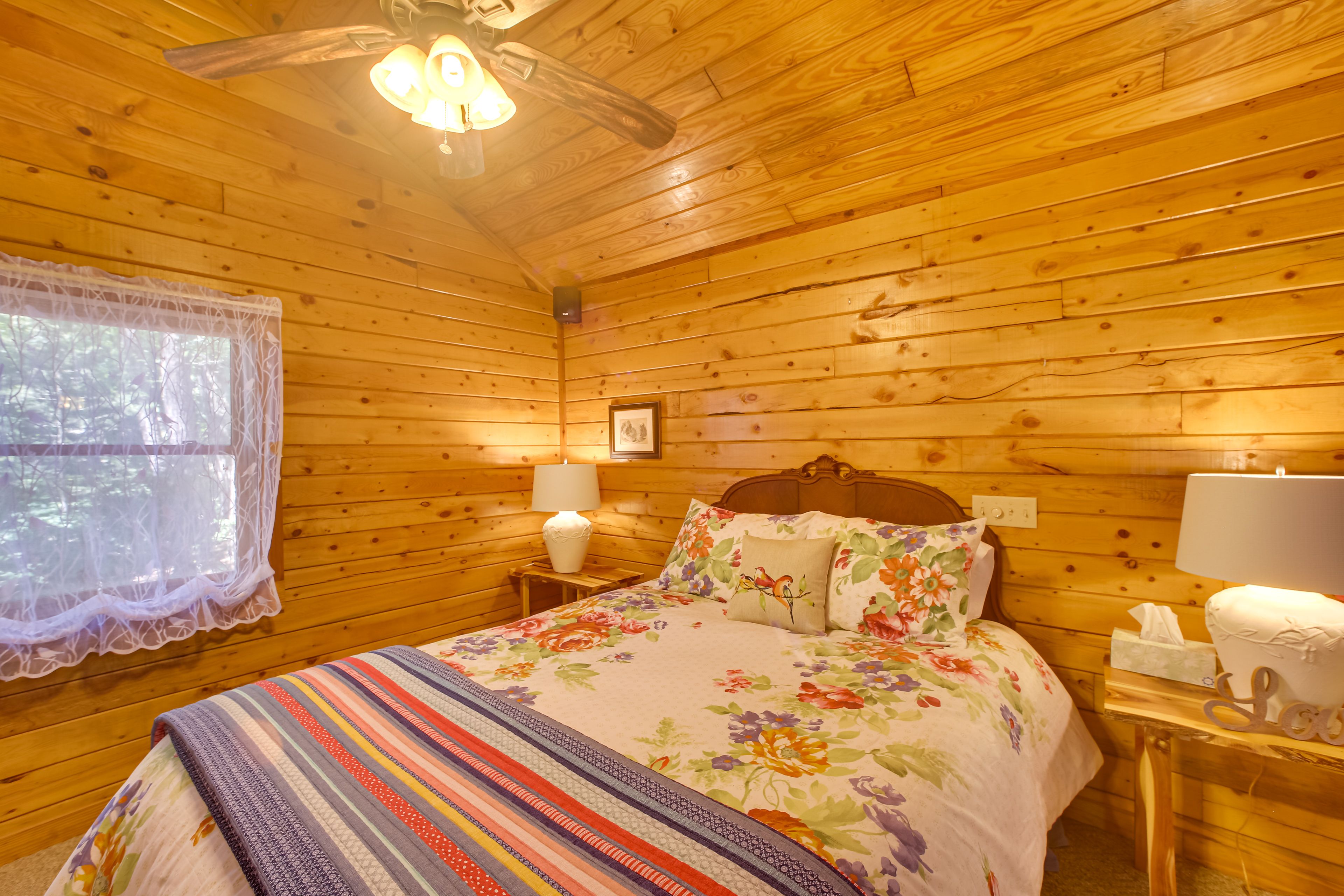 Studio Interior | King Bed | Jacuzzi Tub | Linens Provided