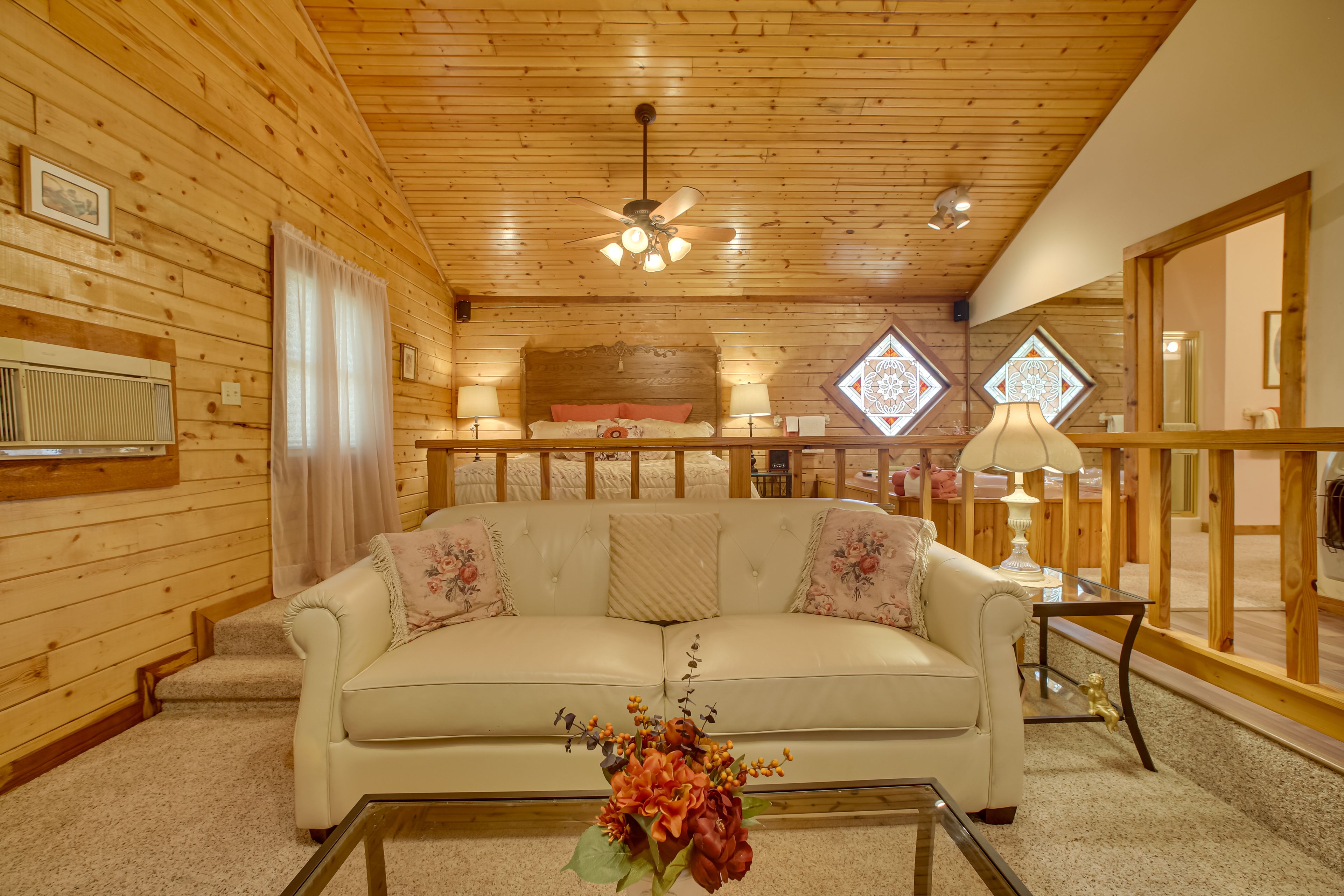 Eureka Springs Vacation Rental | Studio | 1BA | 720 Sq Ft | Stairs Required