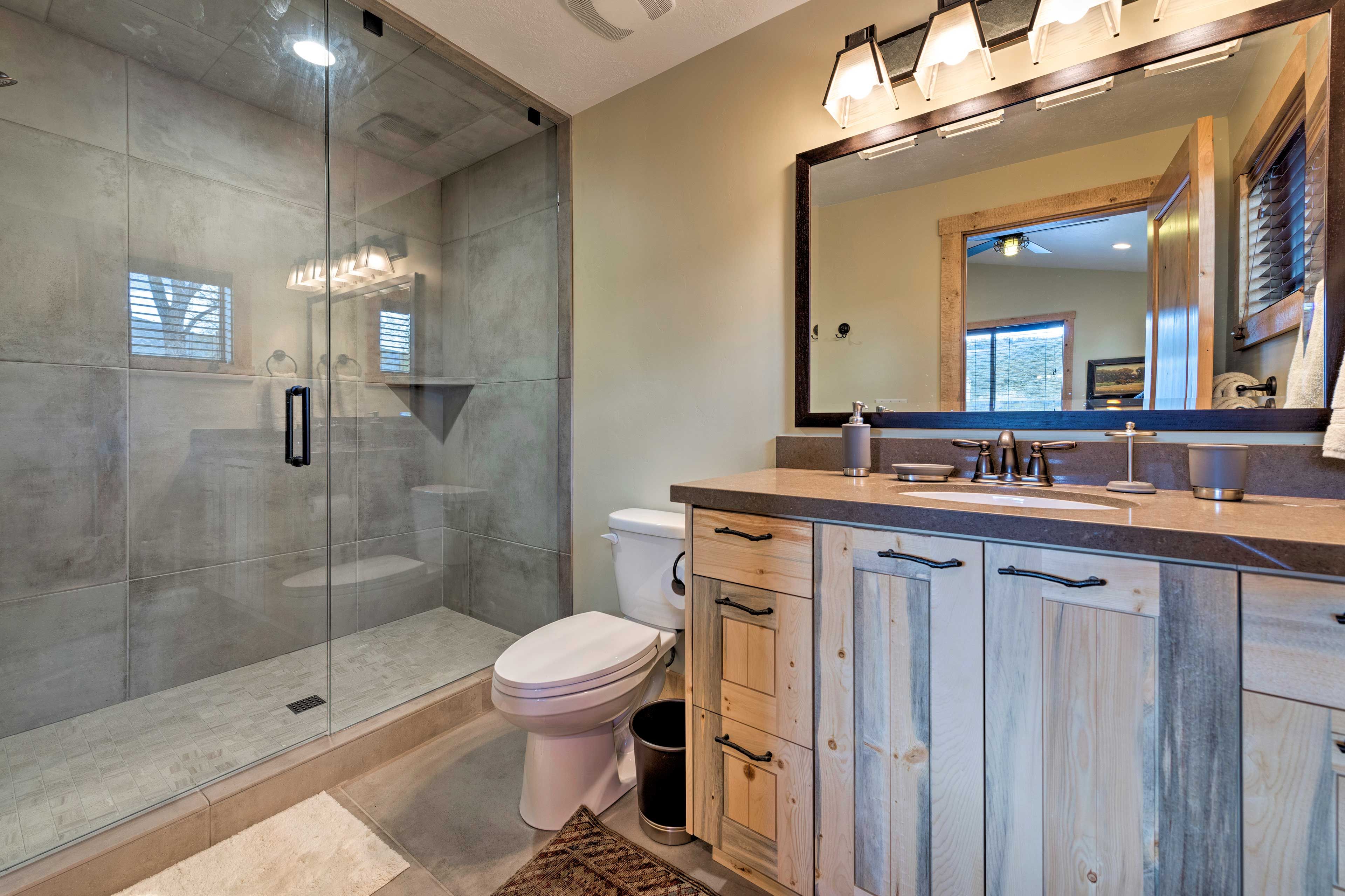 En-Suite Bathroom | Towels Provided