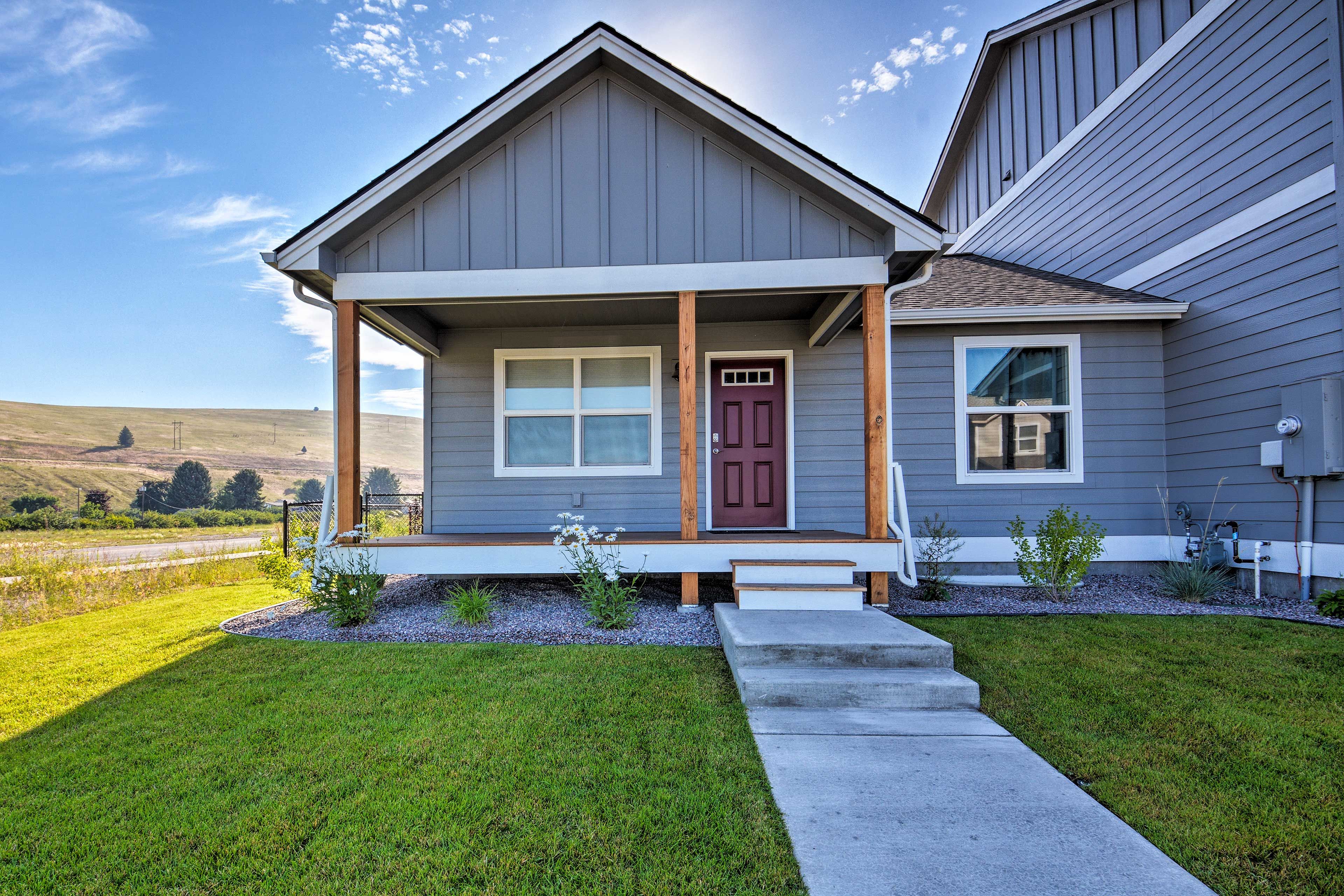 Make a mountain escape possible at this 2-bedroom, 1-bath Missoula townhome!