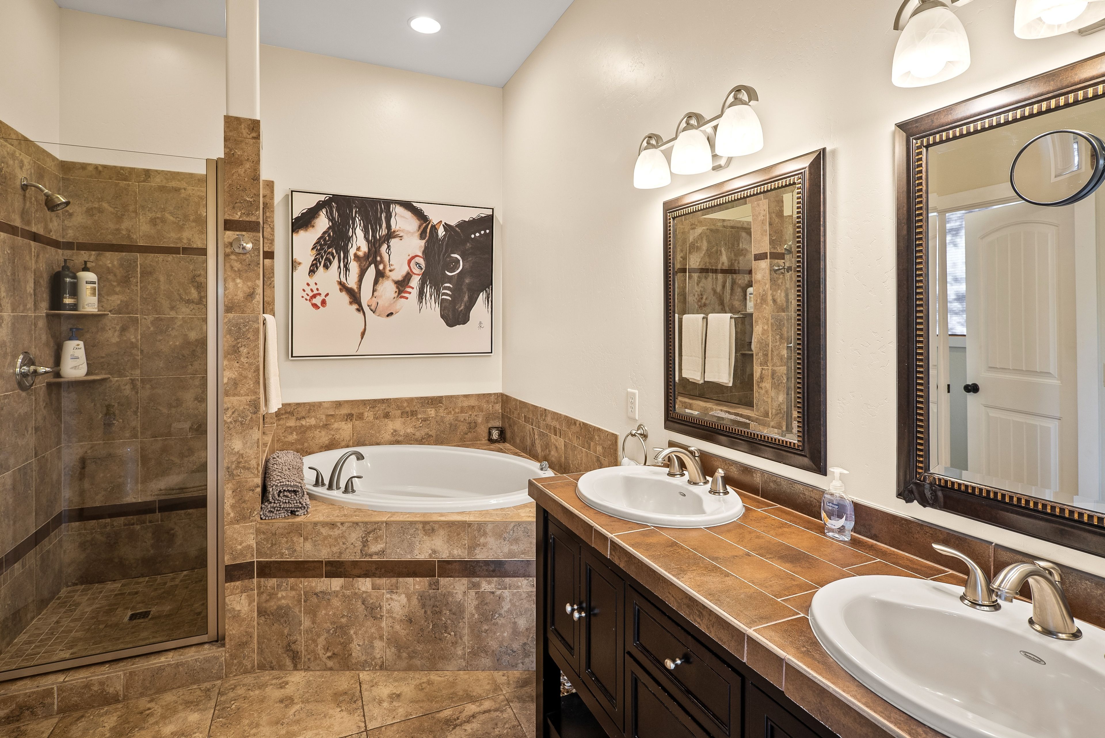 En-Suite Bathroom | Towels & Linens Provided