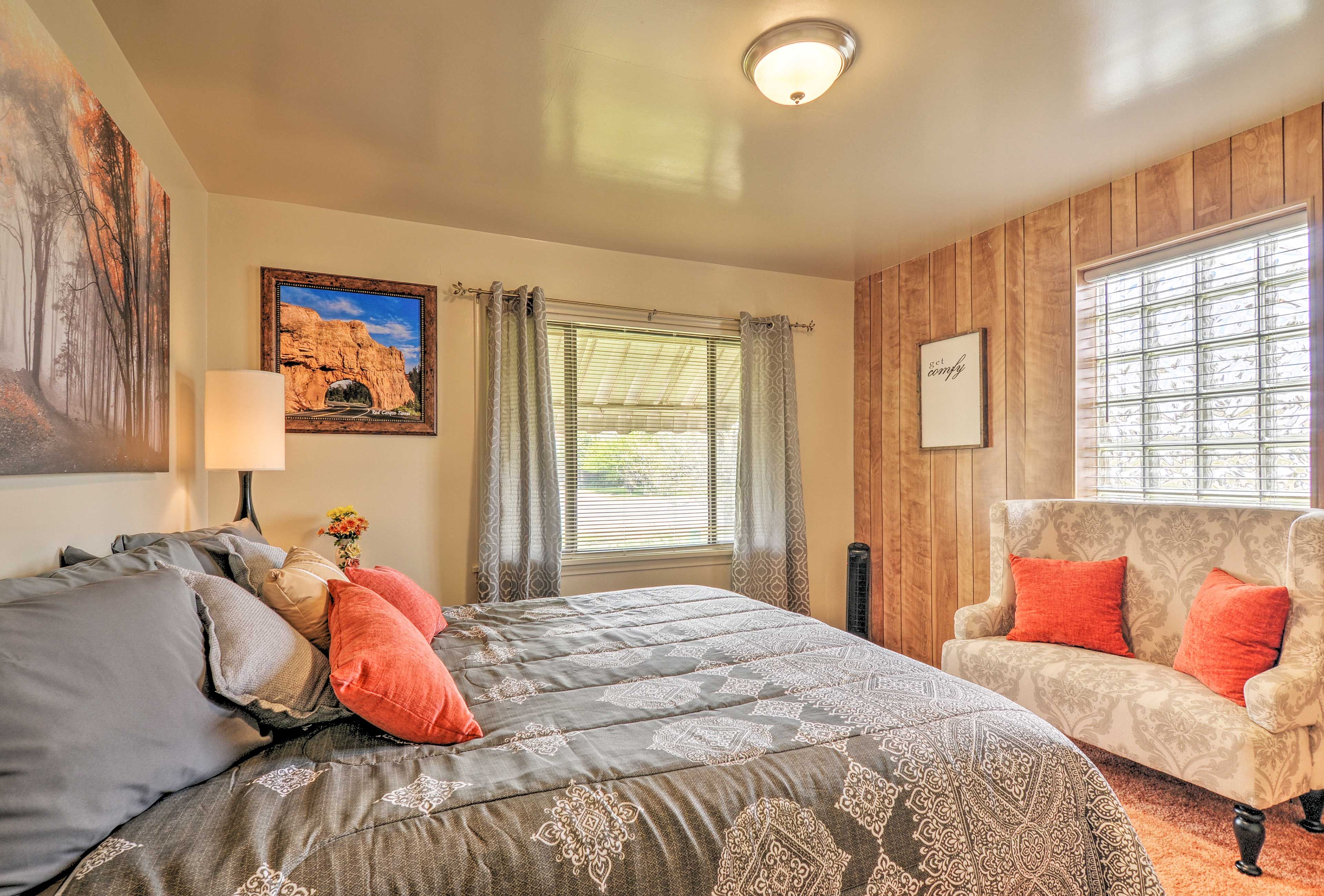 Bedroom 1 | Queen Bed