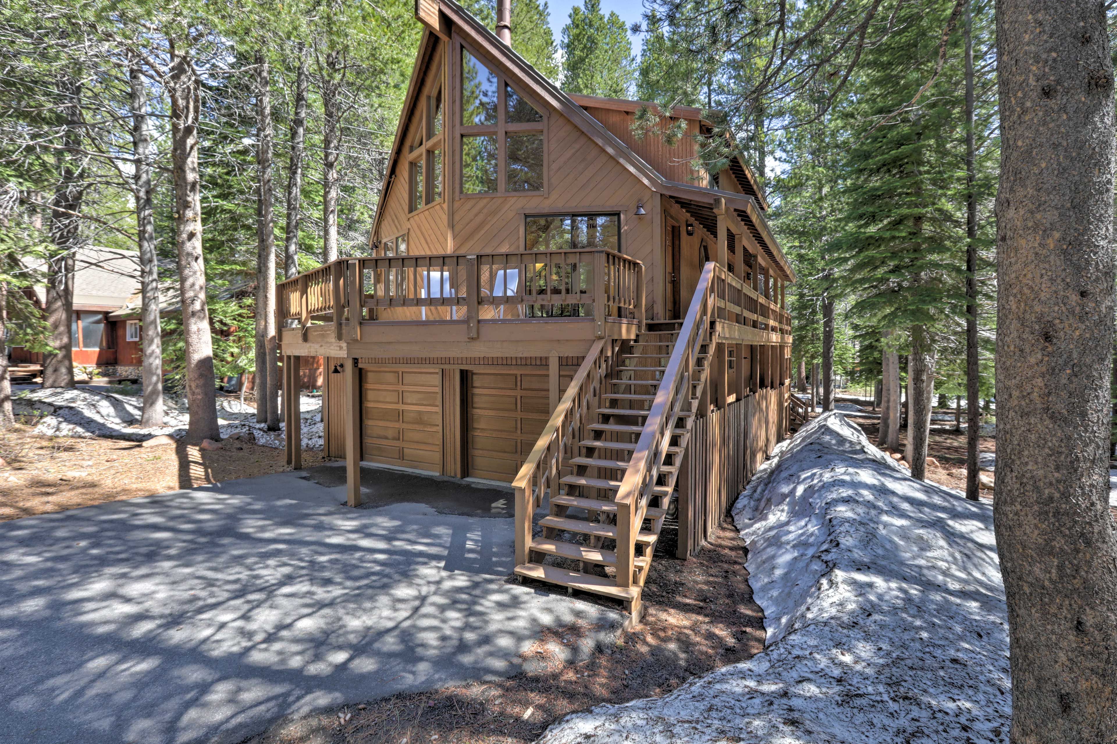 This 4-bedroom, 3-bathroom cabin is perfect for your Tahoe Area retreat!