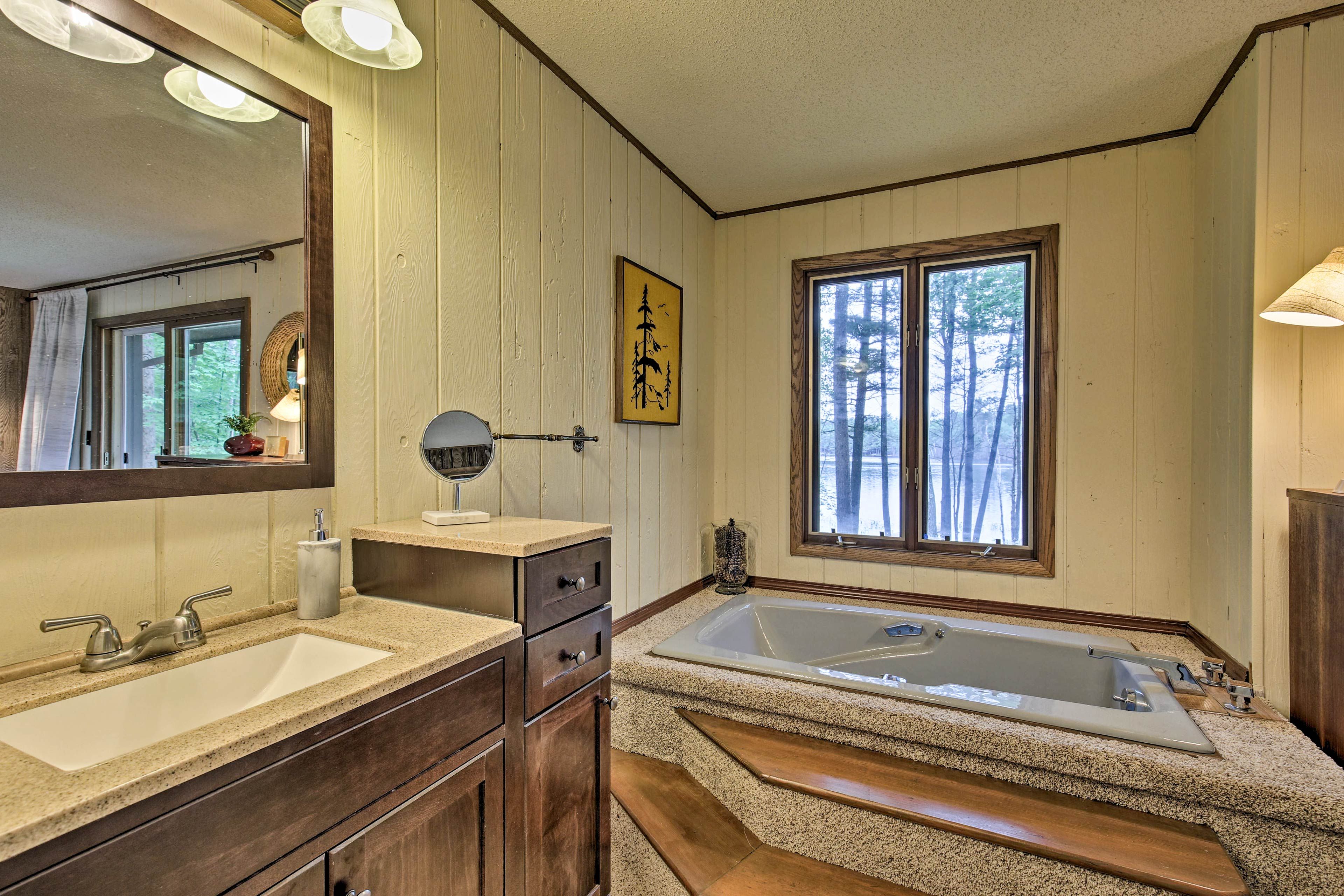 En-Suite Bathroom | Jetted Tub