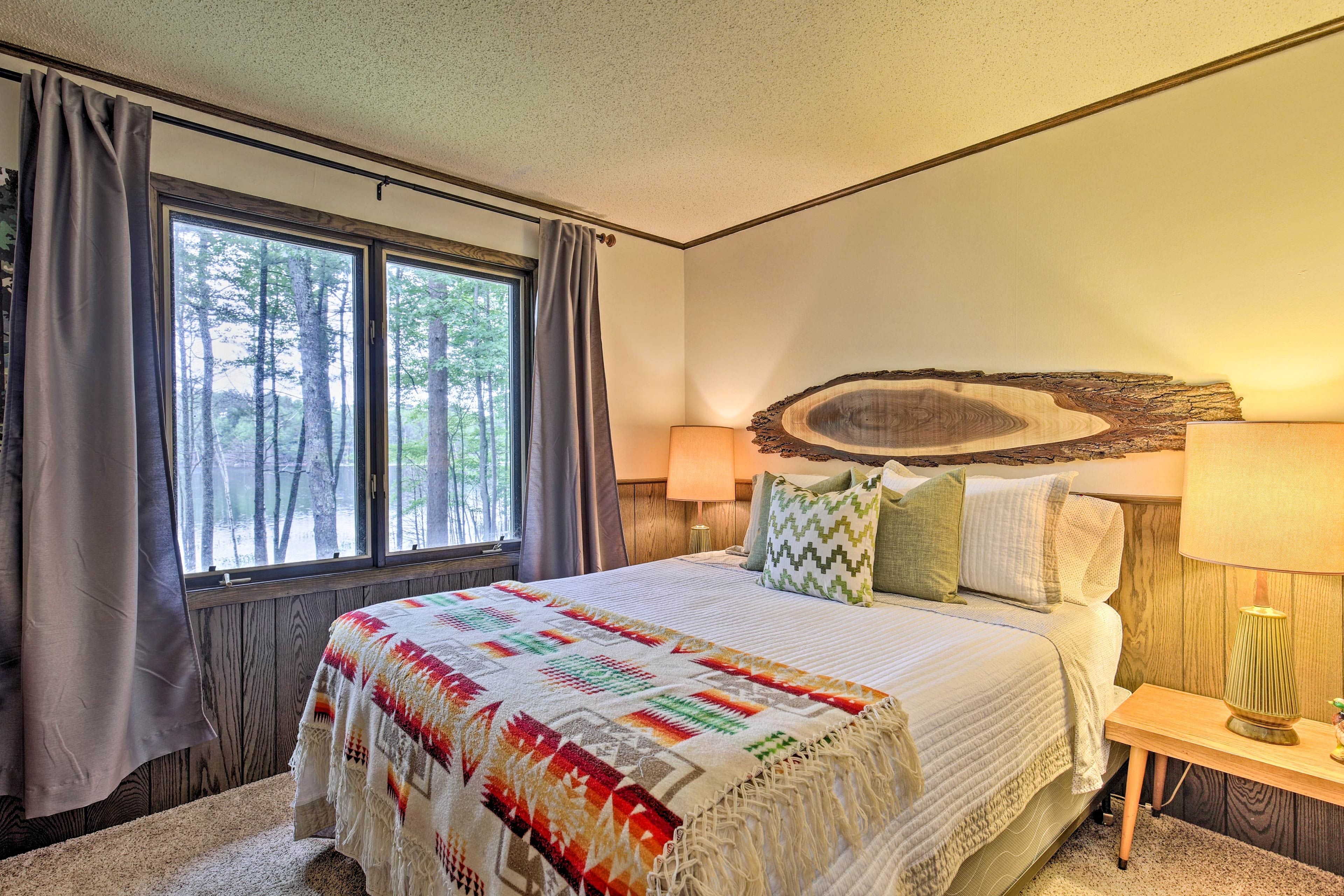 Bedroom 2 | Queen Bed