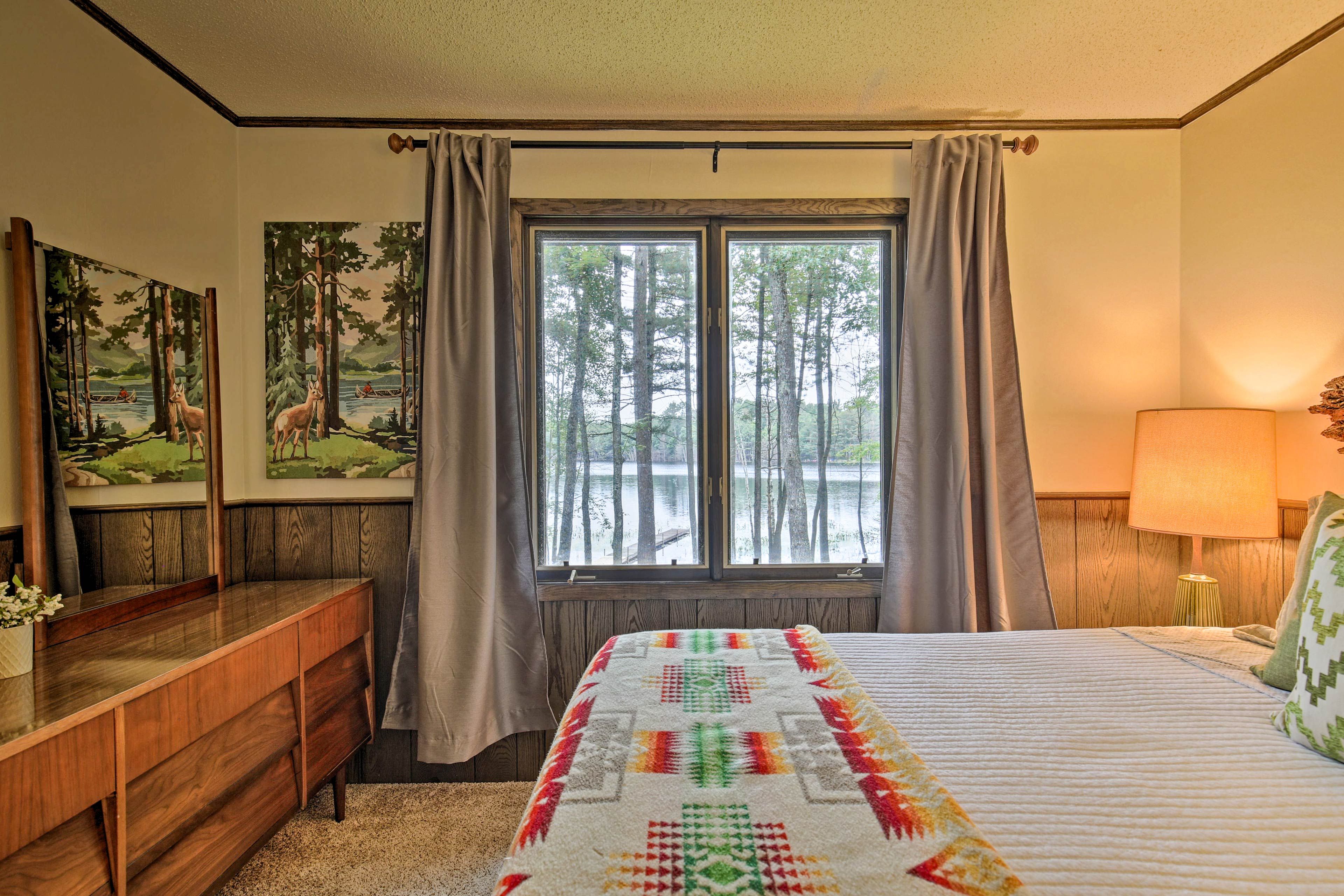 Bedroom 2 | 2nd Floor | Linens Provided
