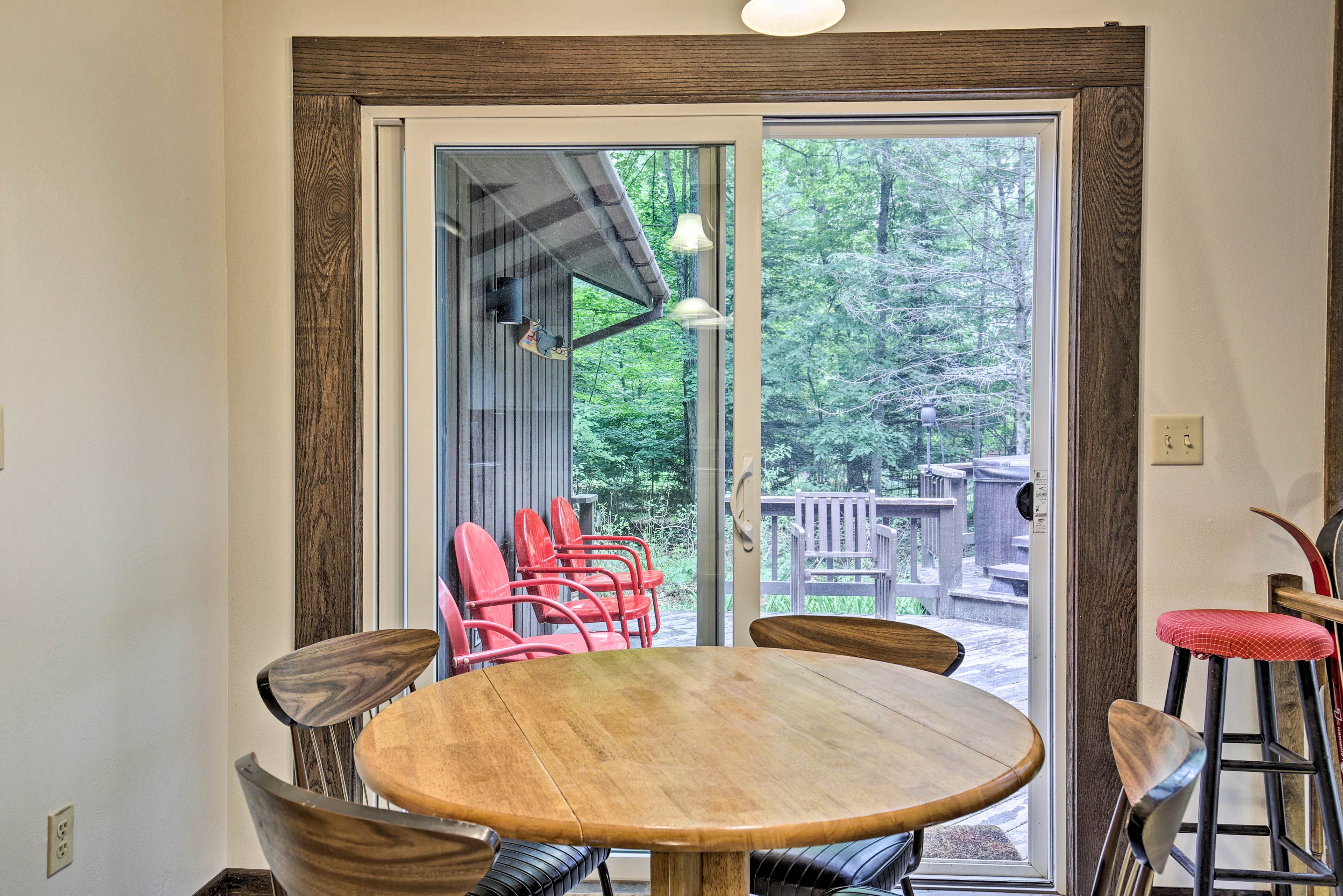 Eat-In Kitchen