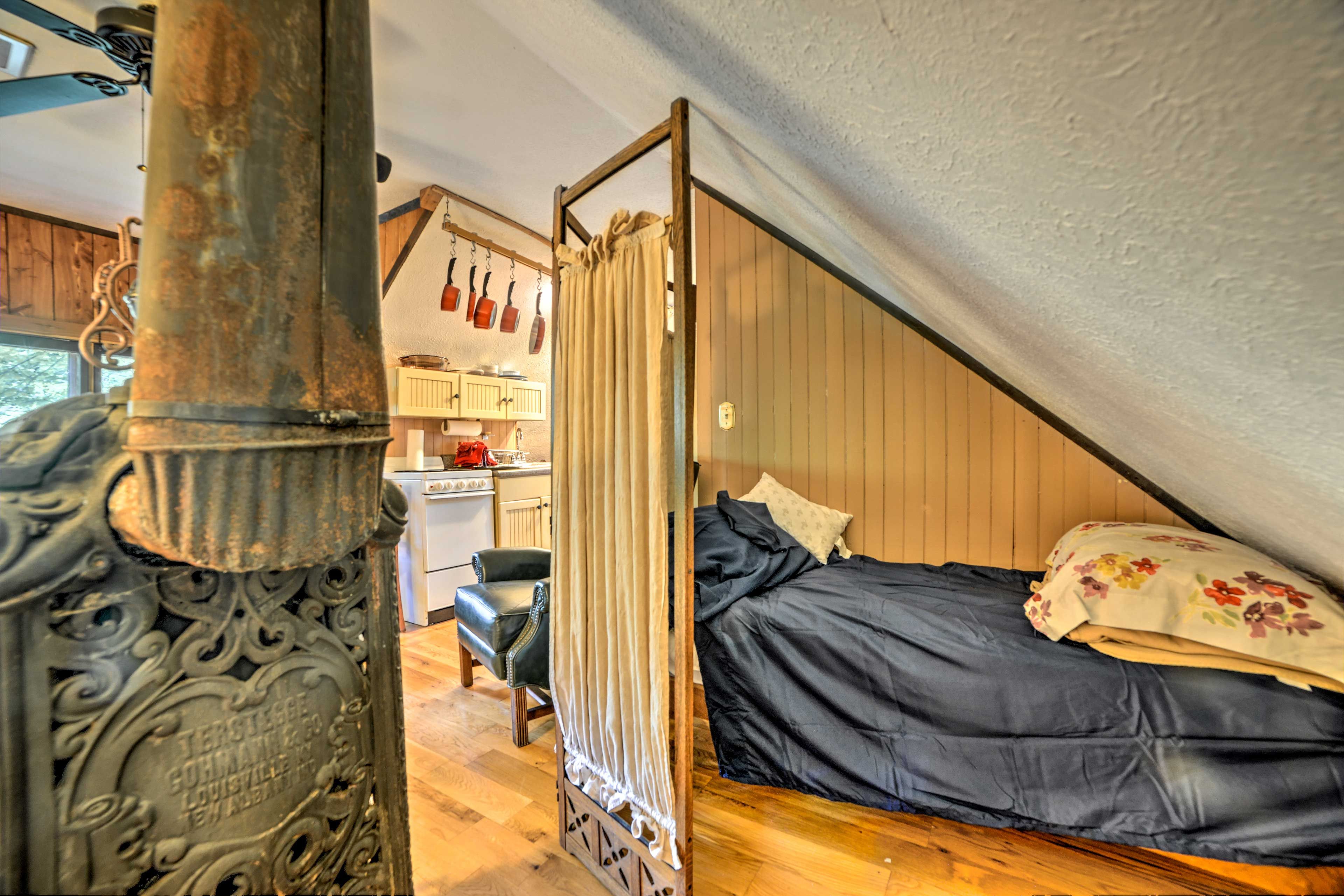 You'll find 2 twin beds up here.