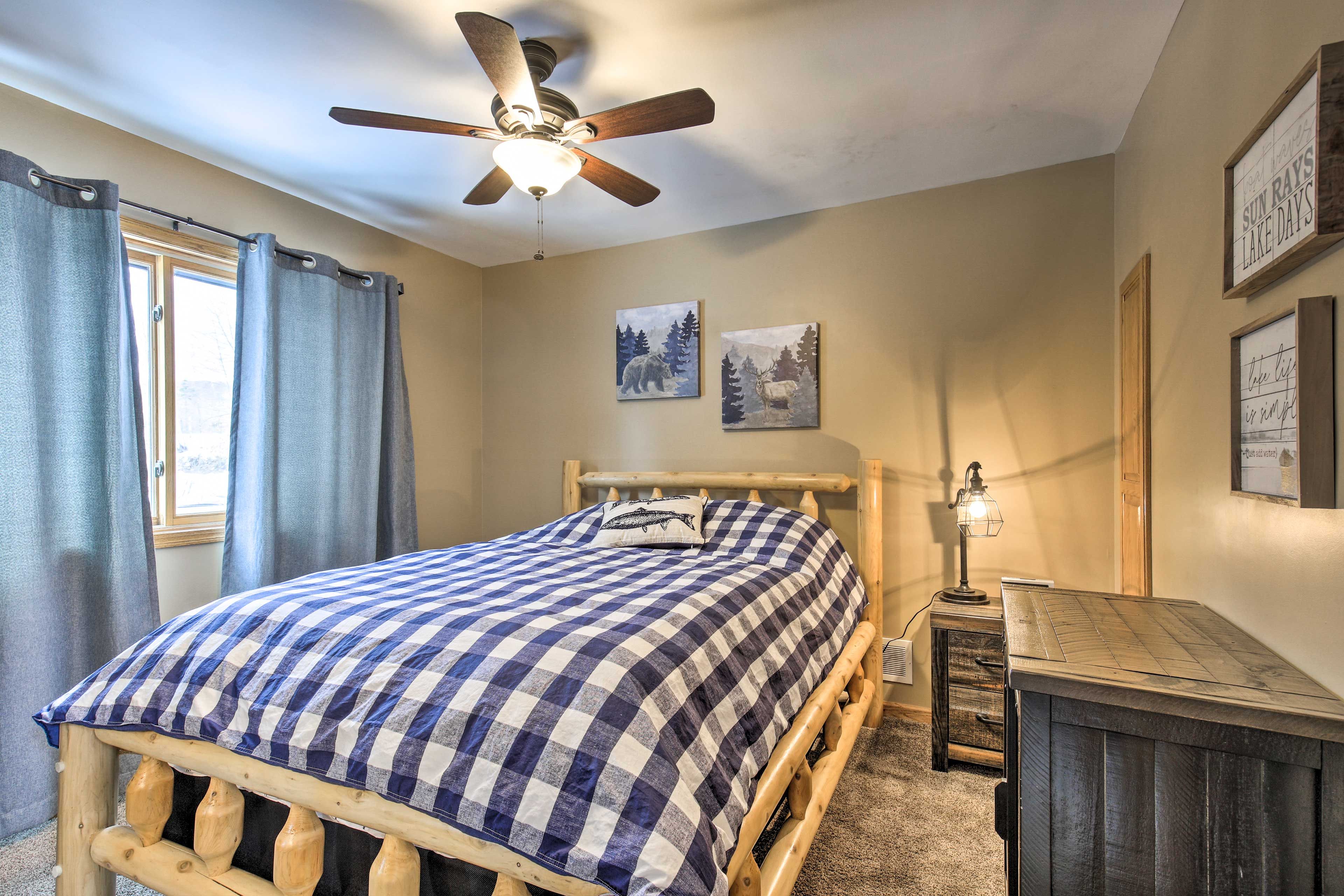 Bedroom 2 | Queen Bed