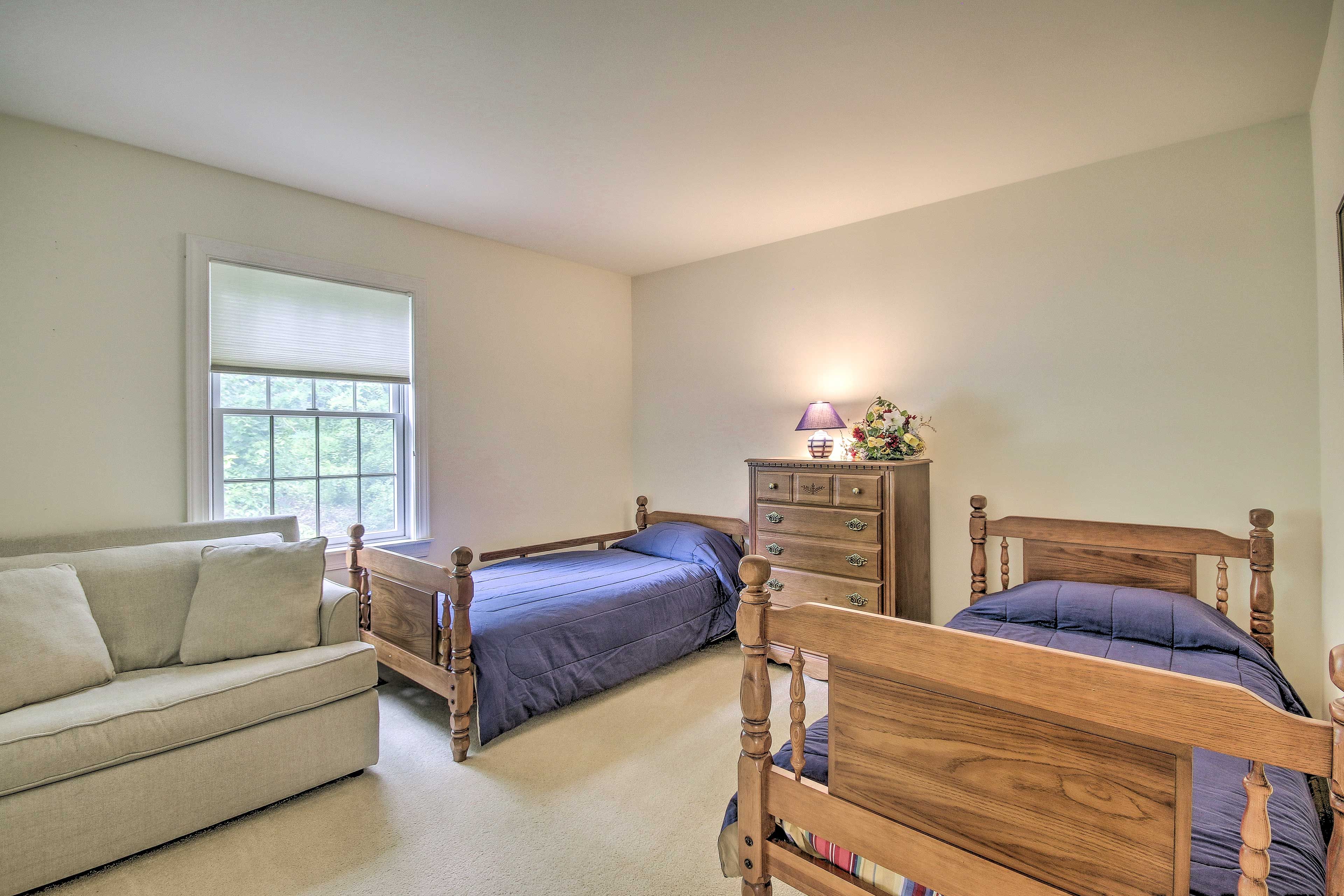 Bedroom 3 | 2 Twin Beds | Sleeper Sofa