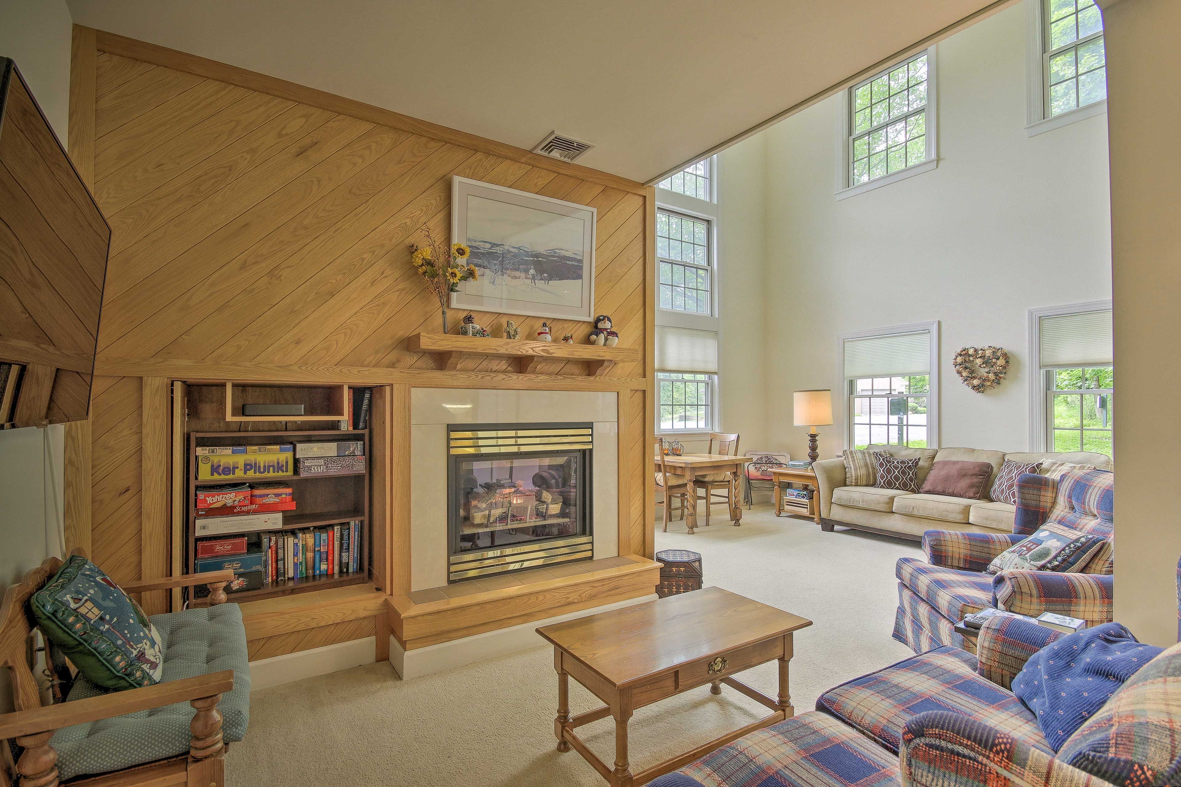 Living Room | Smart TV | Gas Fireplace