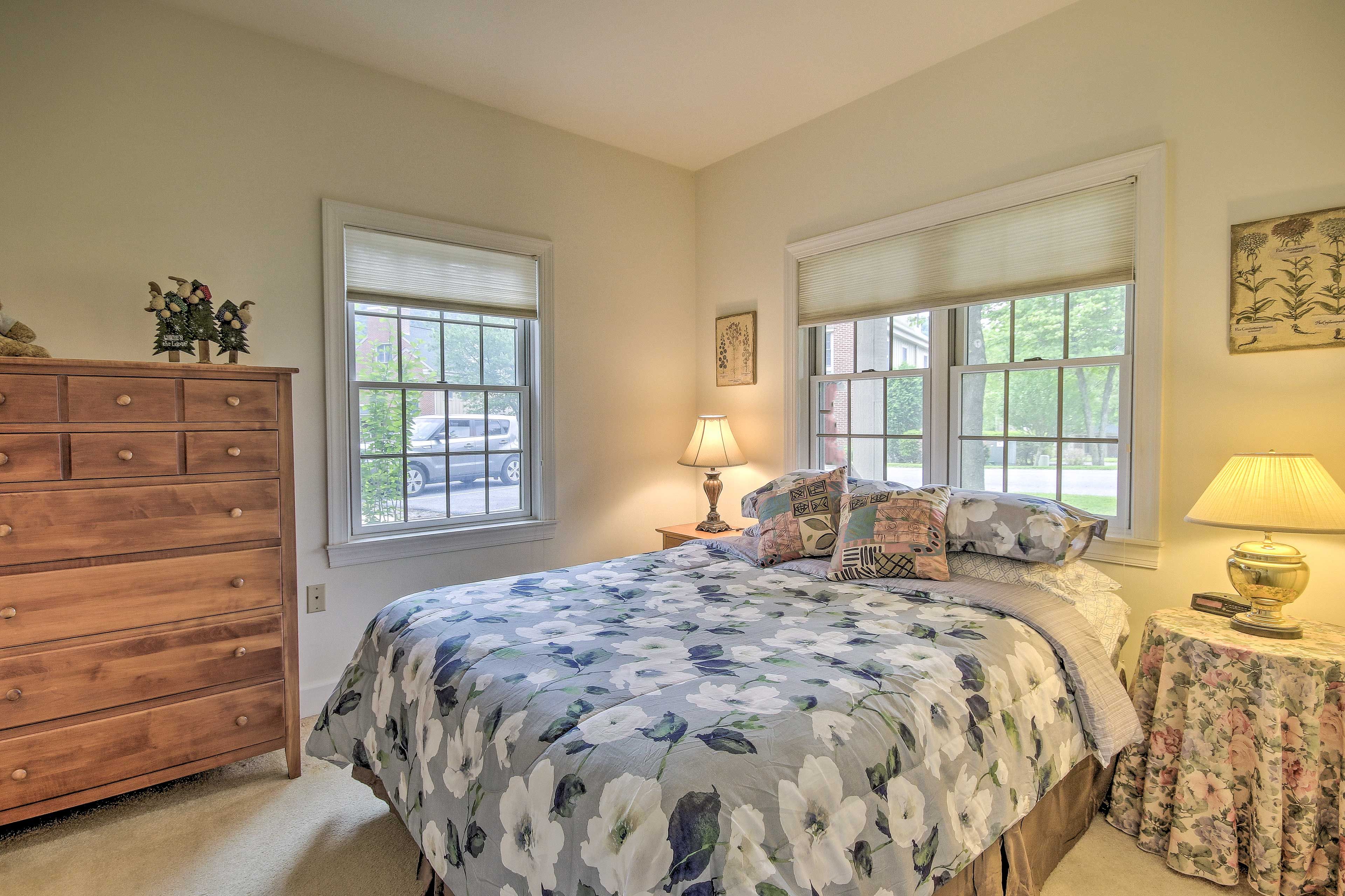 Bedroom 1 | Queen Bed | En-Suite Bathroom