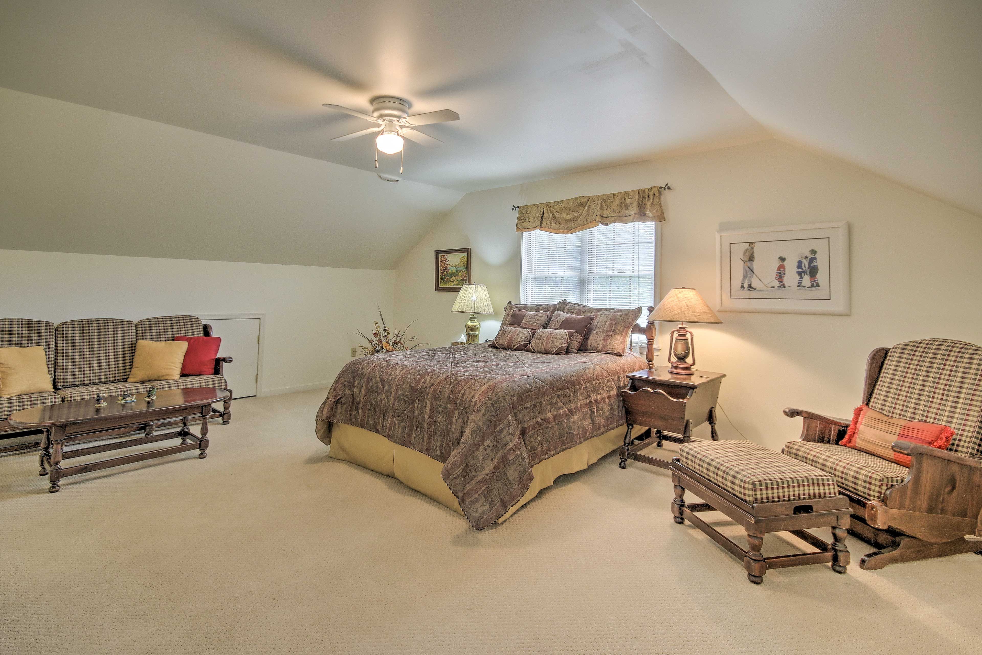 Bedroom 4 | Queen Bed