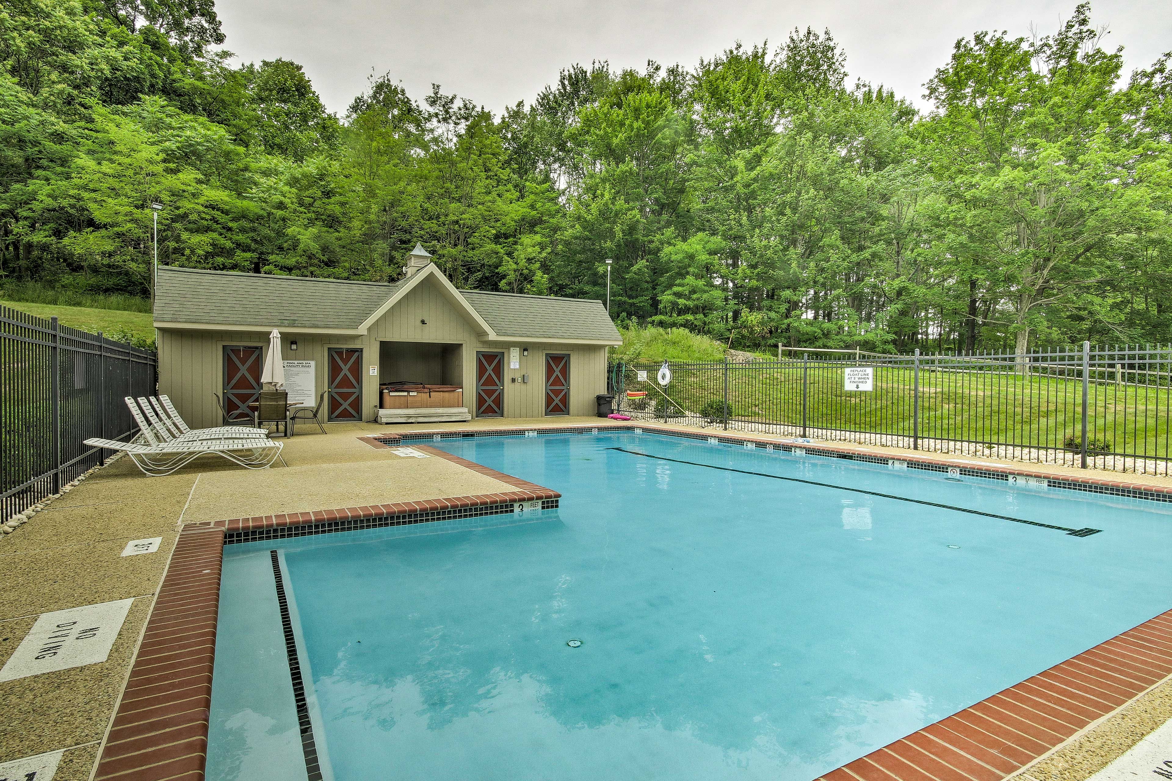 Community Pool | Hot Tub
