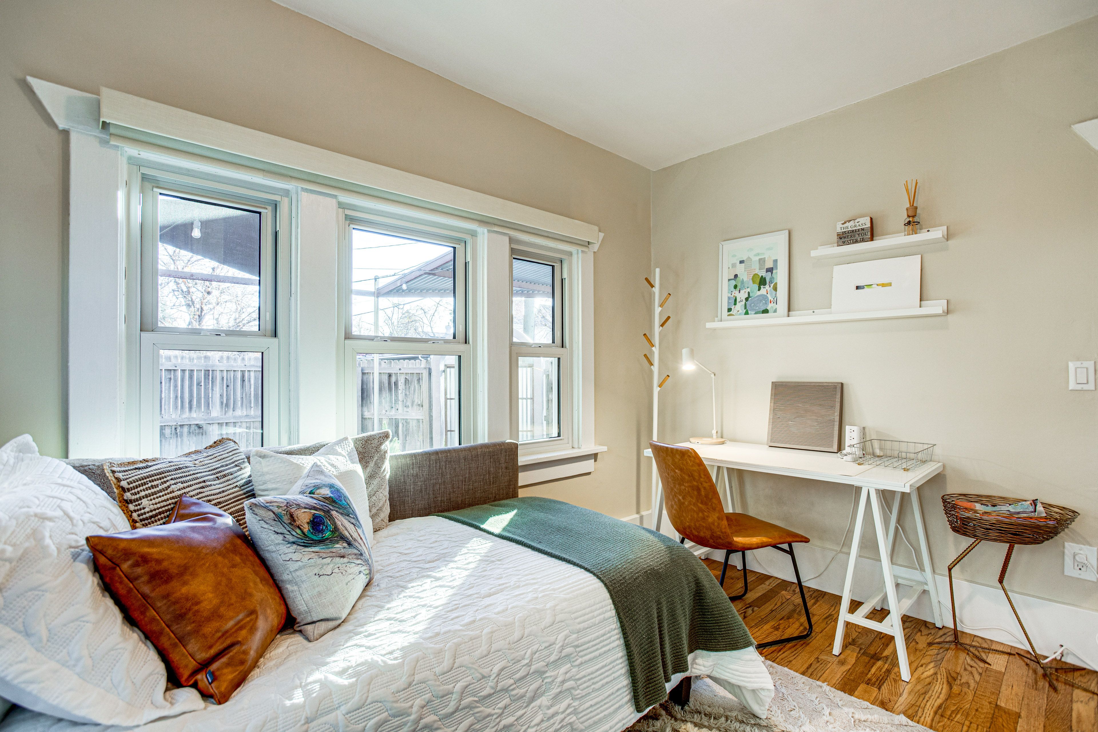 Bedroom 2 | Twin Bed | Desk