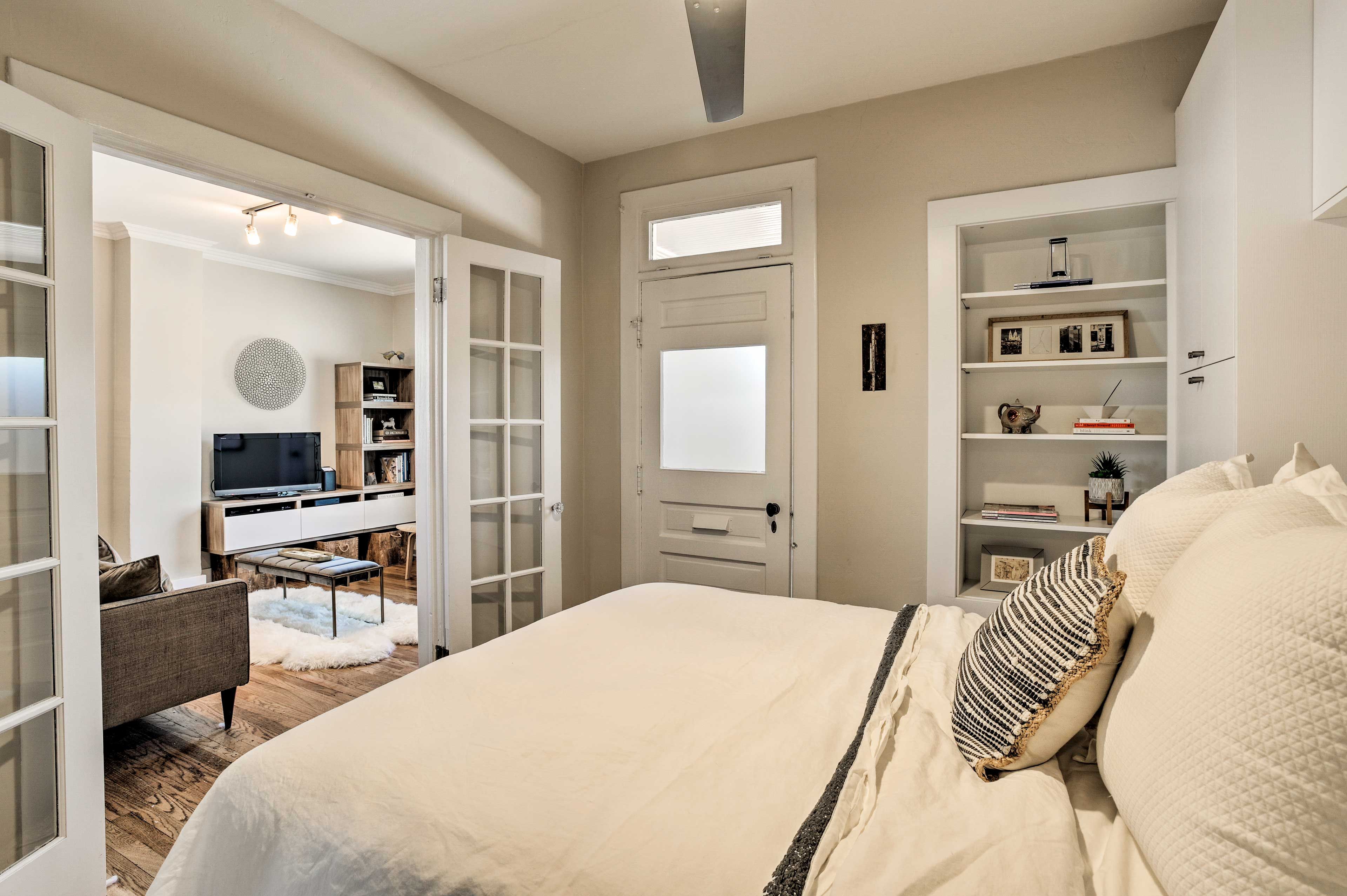 Bedroom 1 | Queen Bed