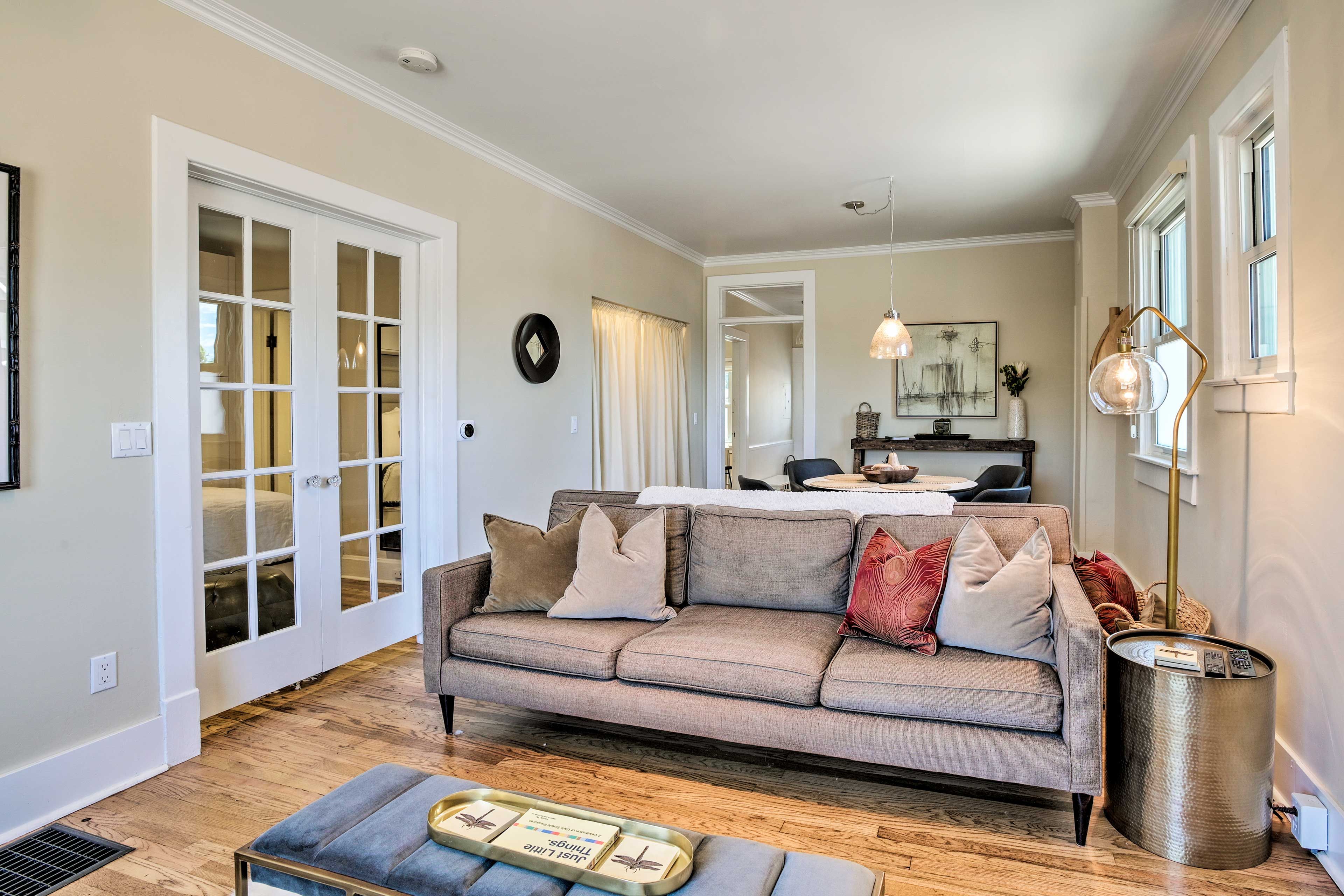 Living Area | Hardwood Floors