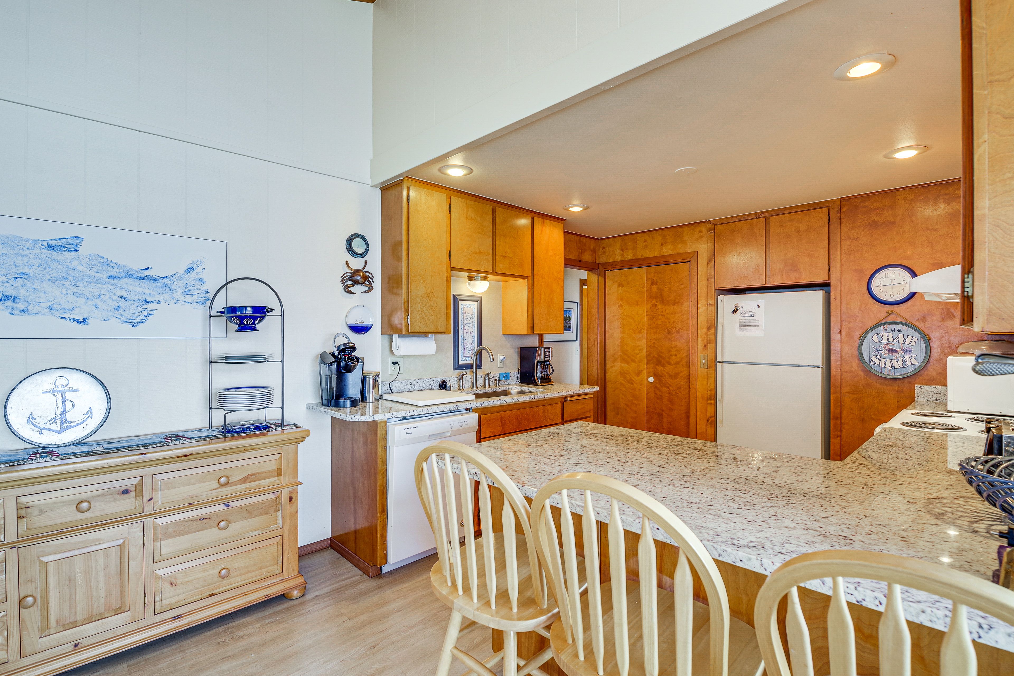 Kitchen | Trash Bags & Paper Towels