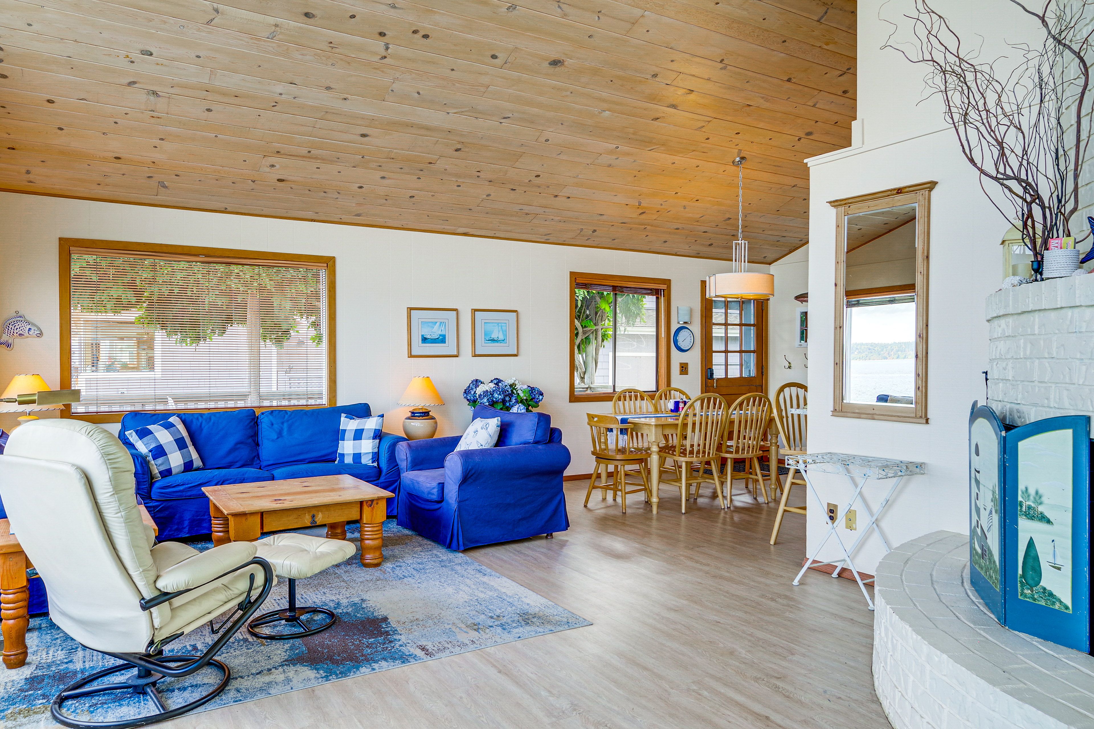 Living Room | Keyless Entry