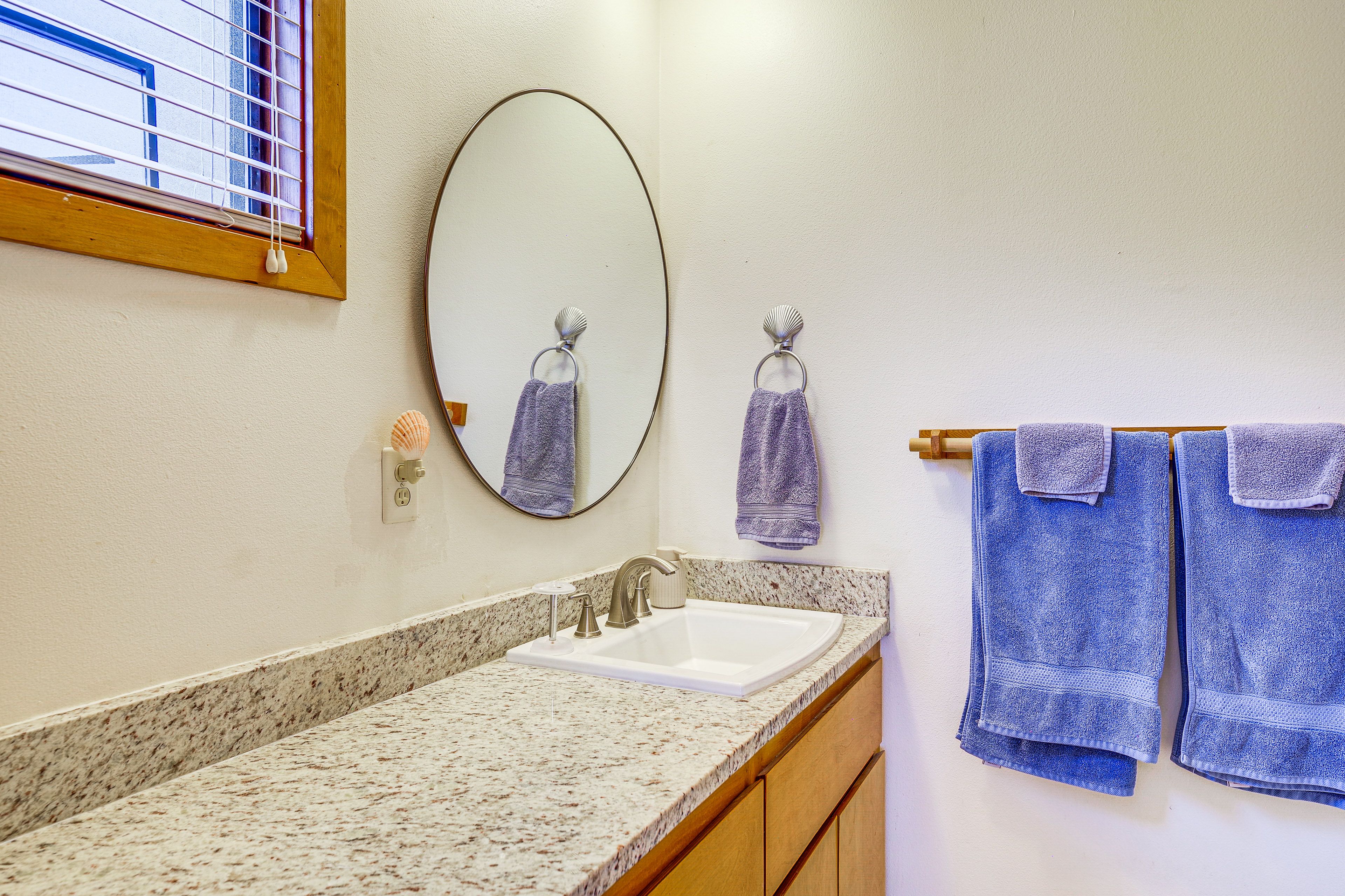 Full Bathroom | Linens & Towels