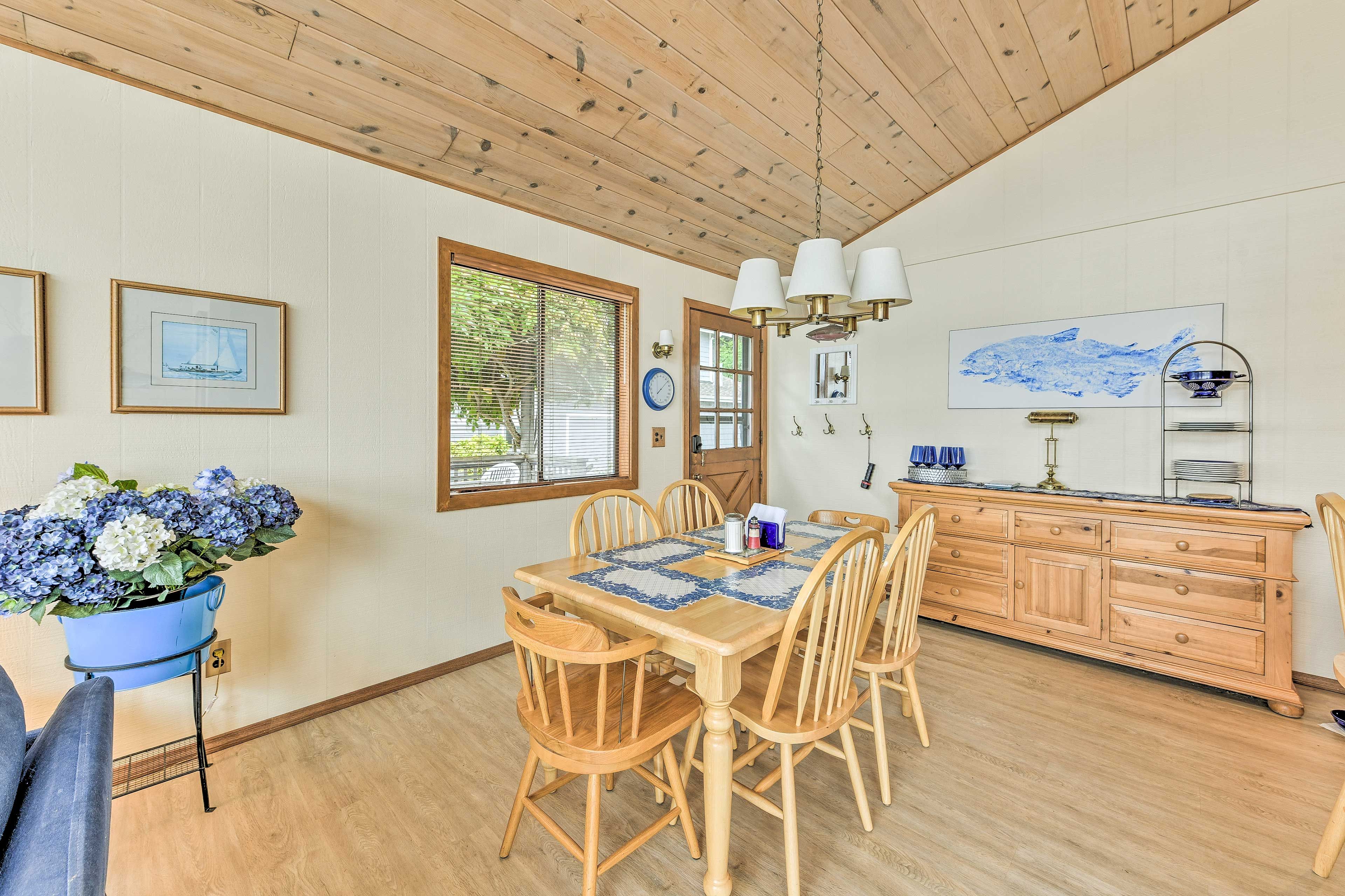 Dining Area | Dishware & Flatware