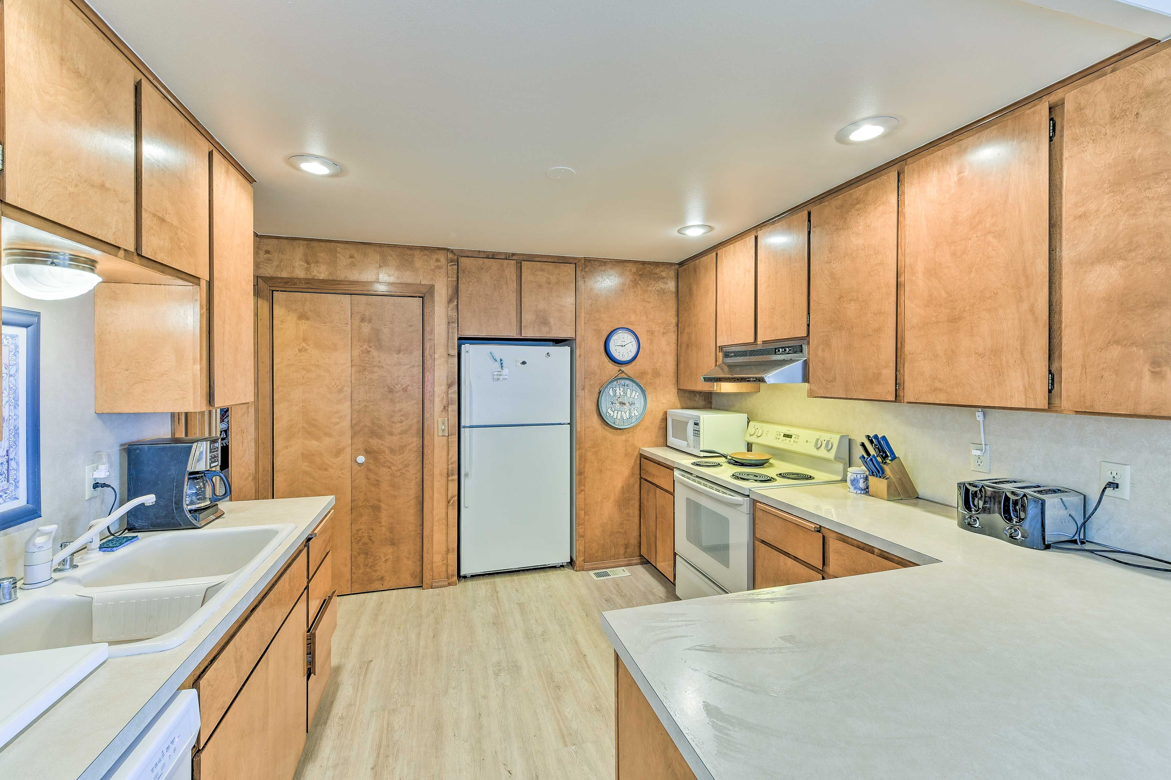 Kitchen | Trash Bags & Paper Towels