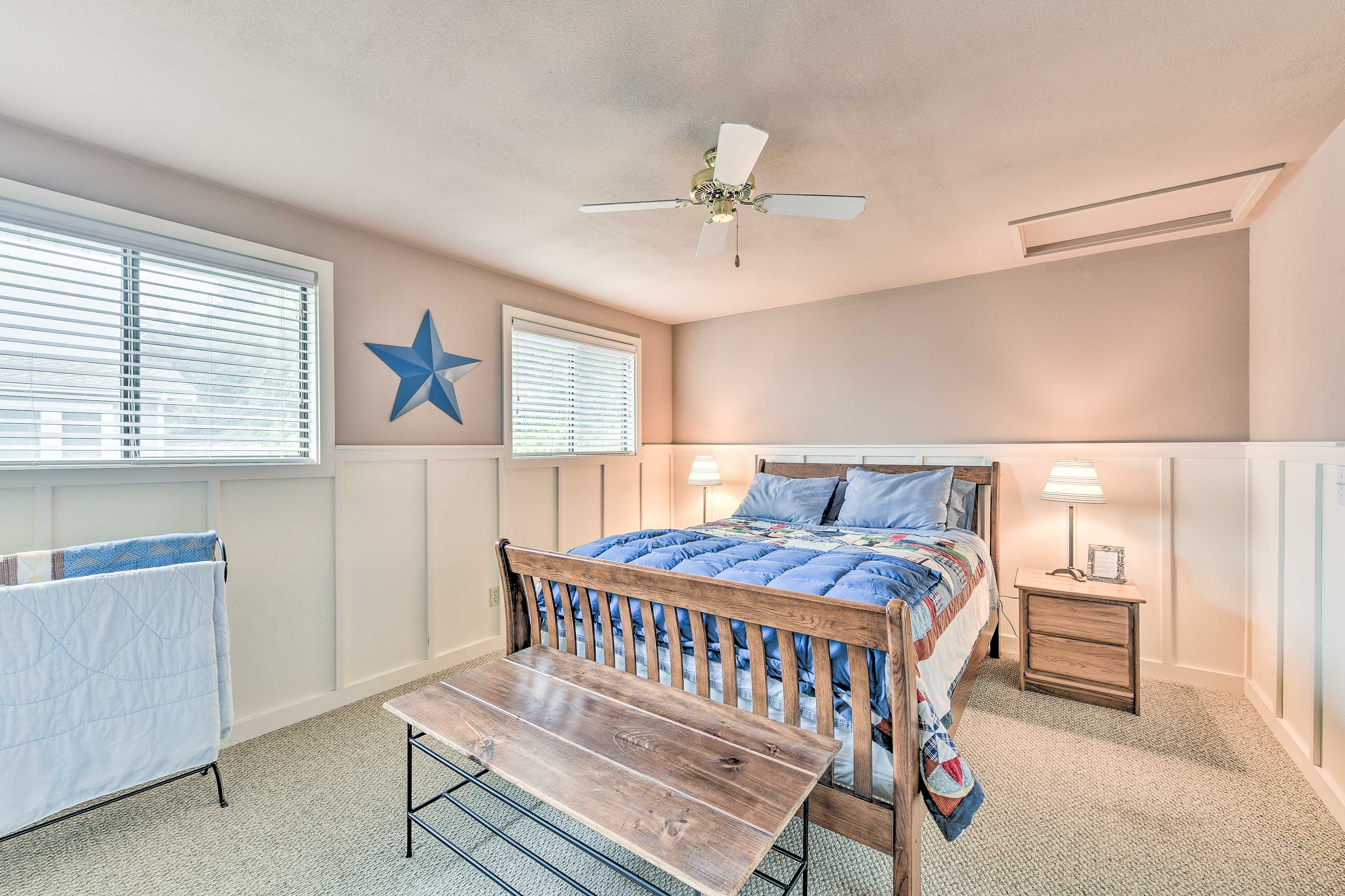 Bedroom 3 (Apartment) | Queen Bed