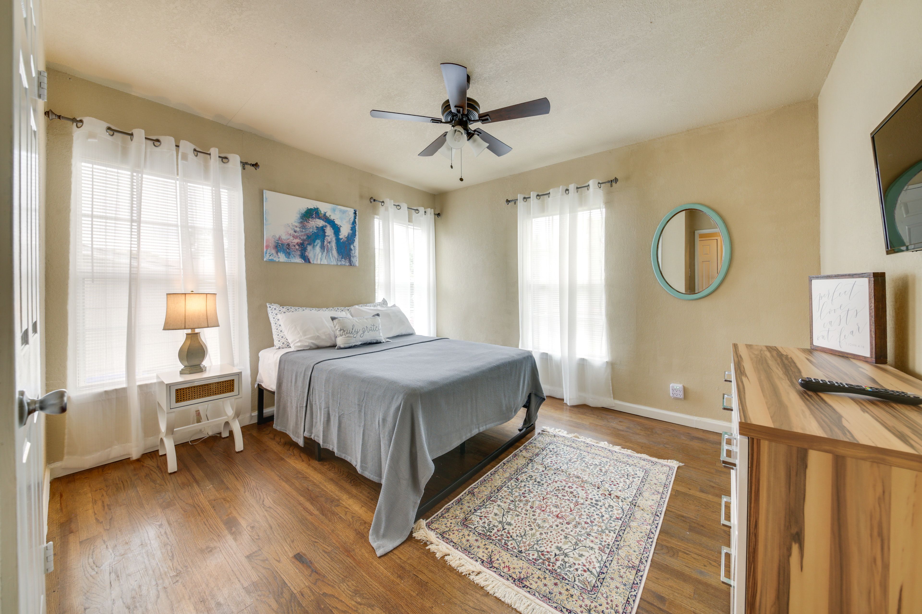 Bedroom 1 | Queen Bed