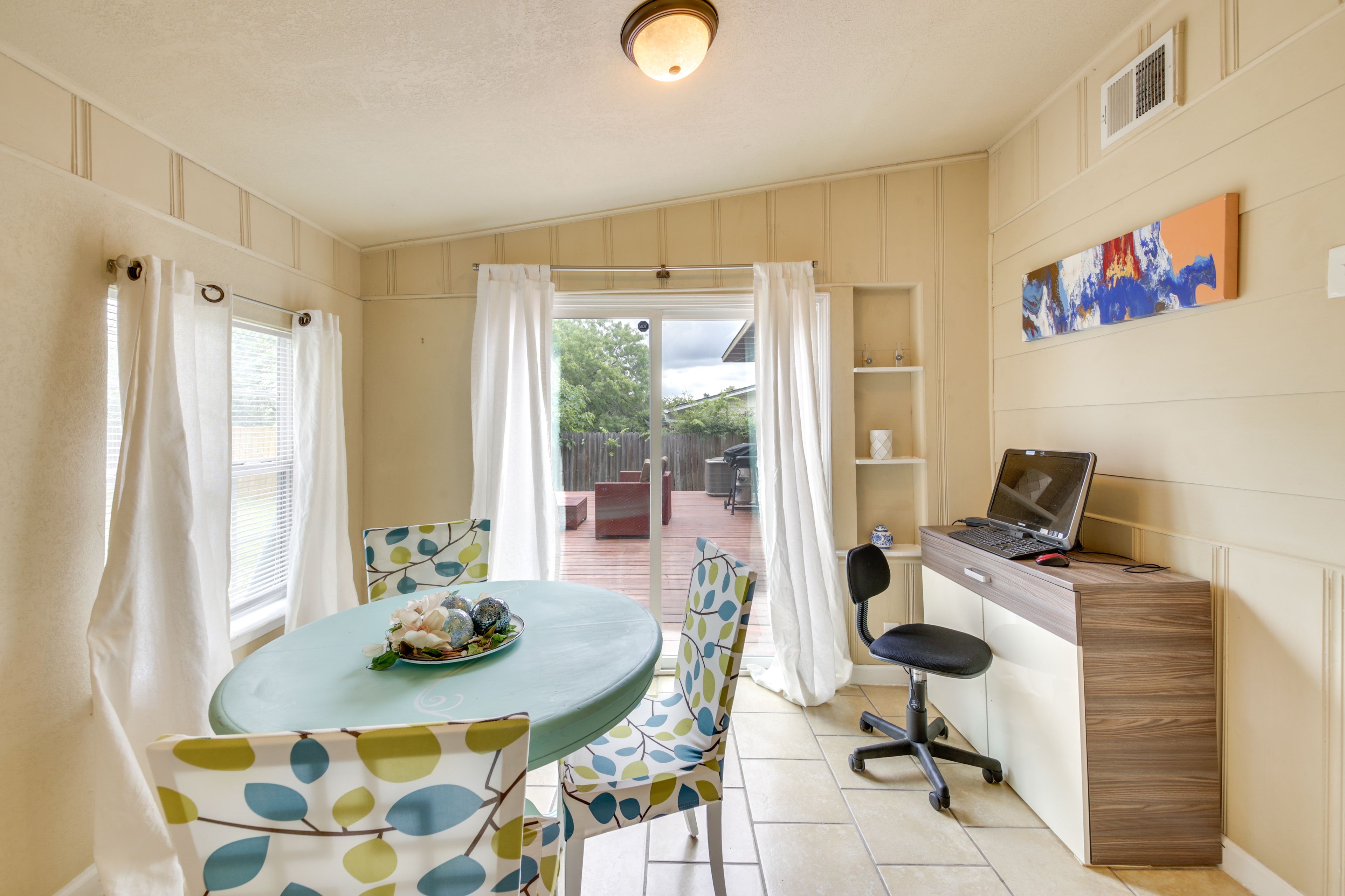 Dining Area | Desk