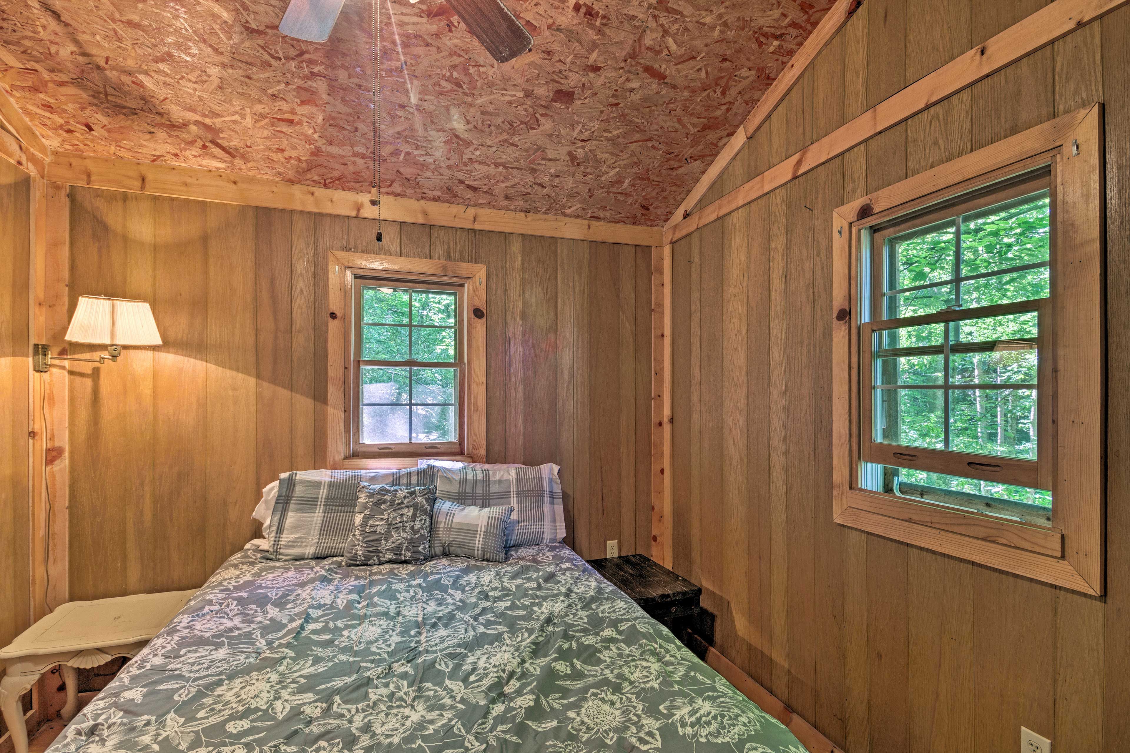 Bedroom 1 | Queen Bed