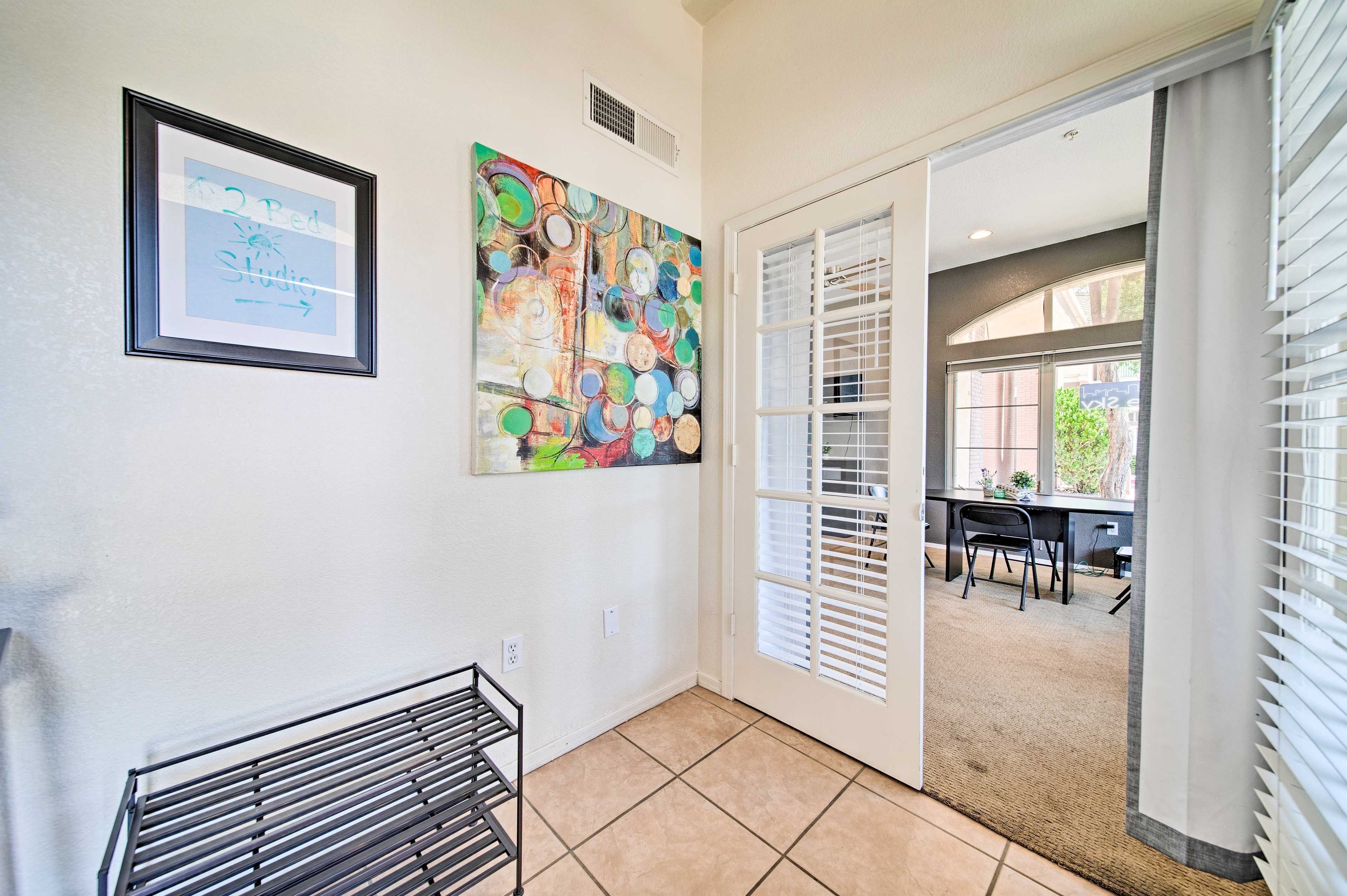 The apartment has a private entrance and plenty of privacy.