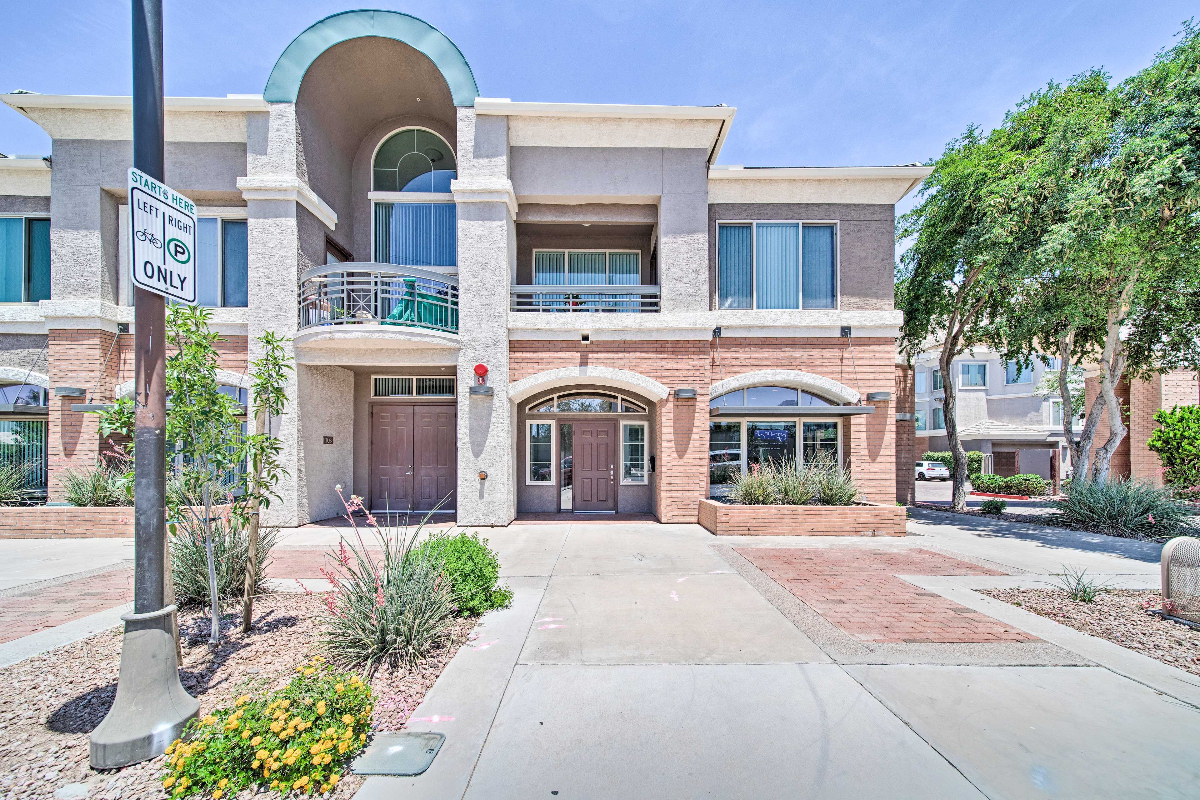 The unit has access to a pool, hot tub, fitness center, and grilling area.