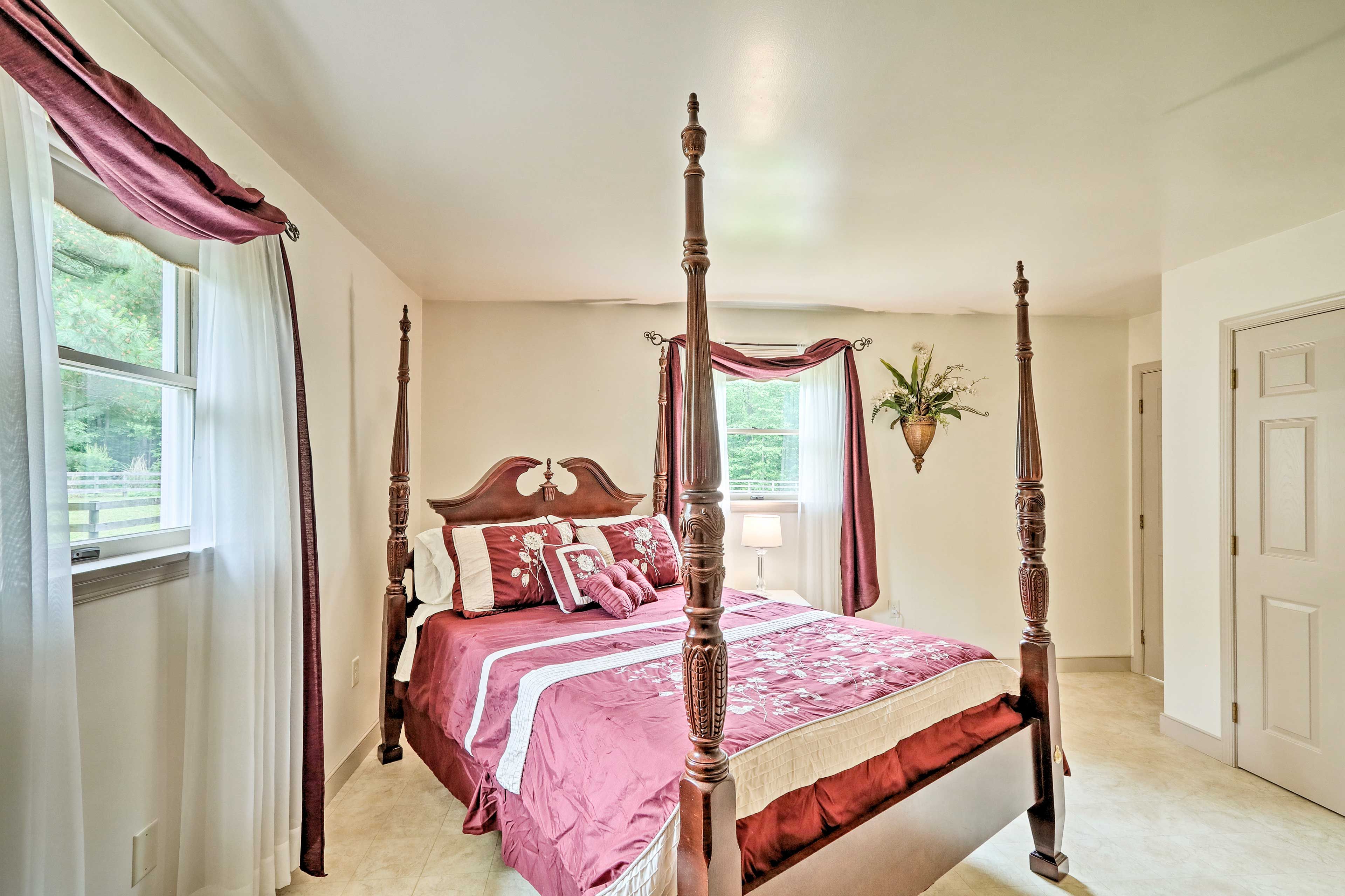 Bedroom 1 | Queen Bed | Linens Provided
