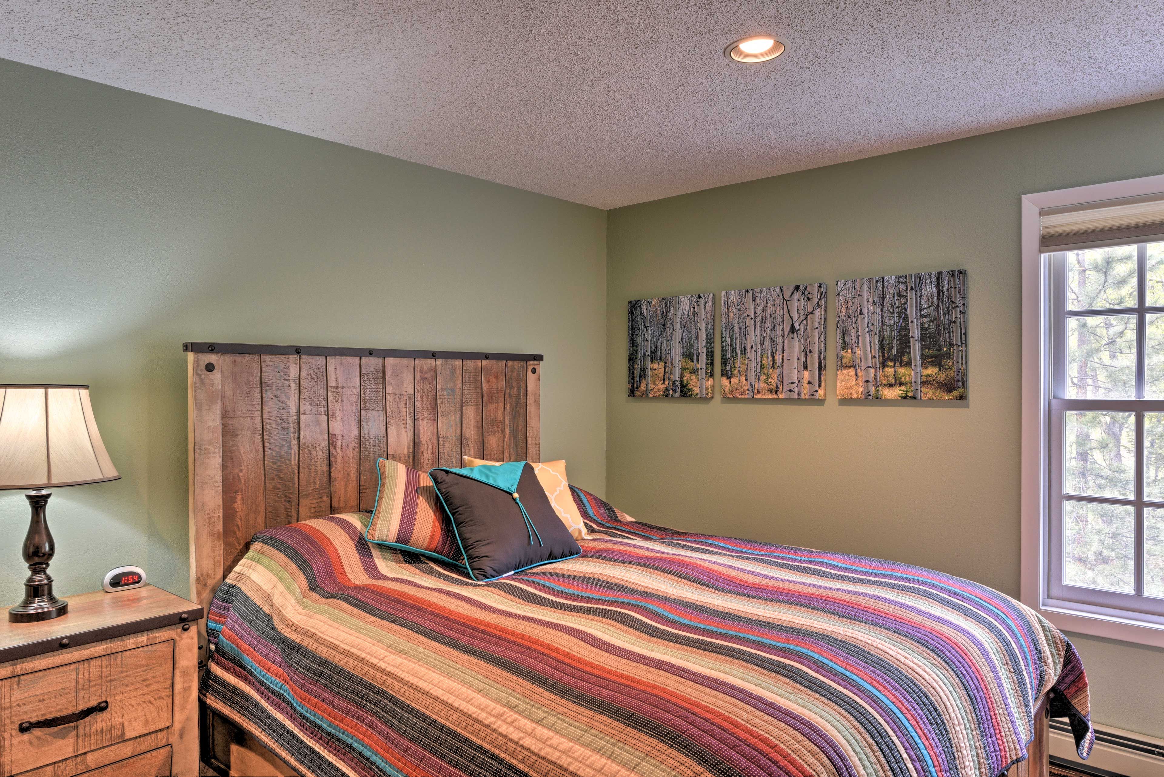 Bedroom 2 | Queen Bed