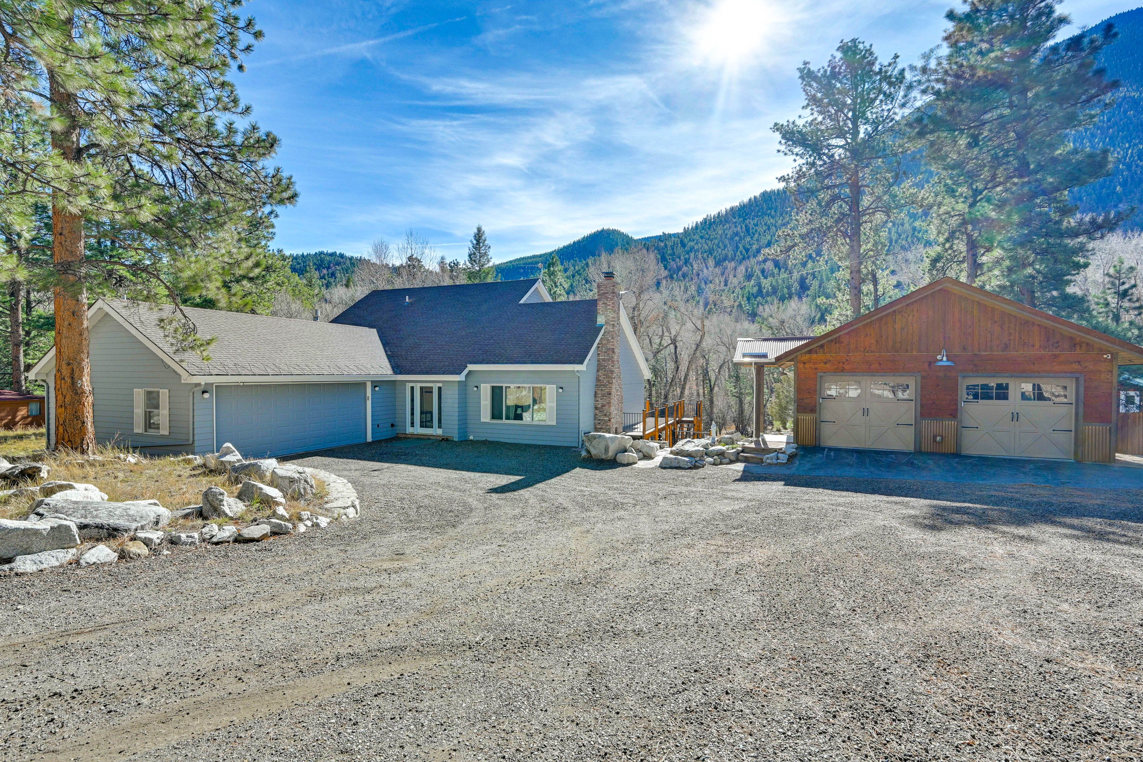 Parking | Driveway (6 Vehicles) | Garage (2 Vehicles)