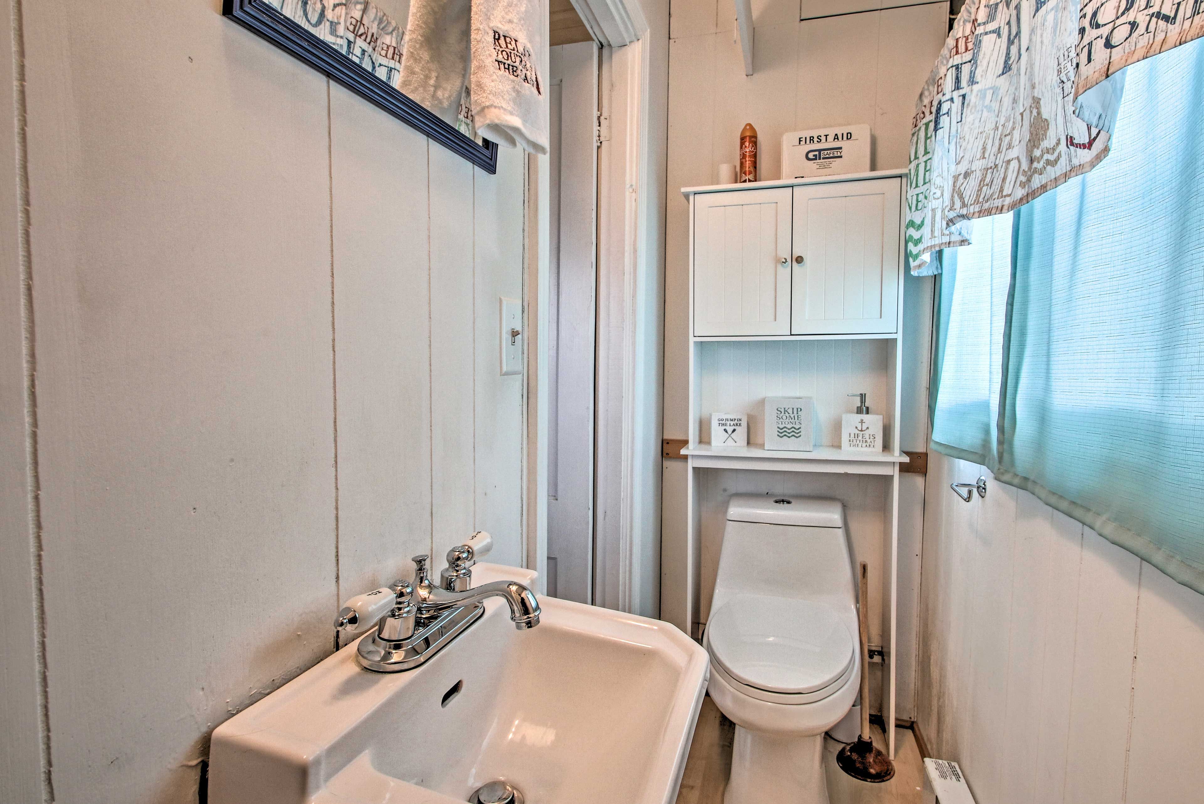 Full Bathroom | Towels & Linens Not Provided