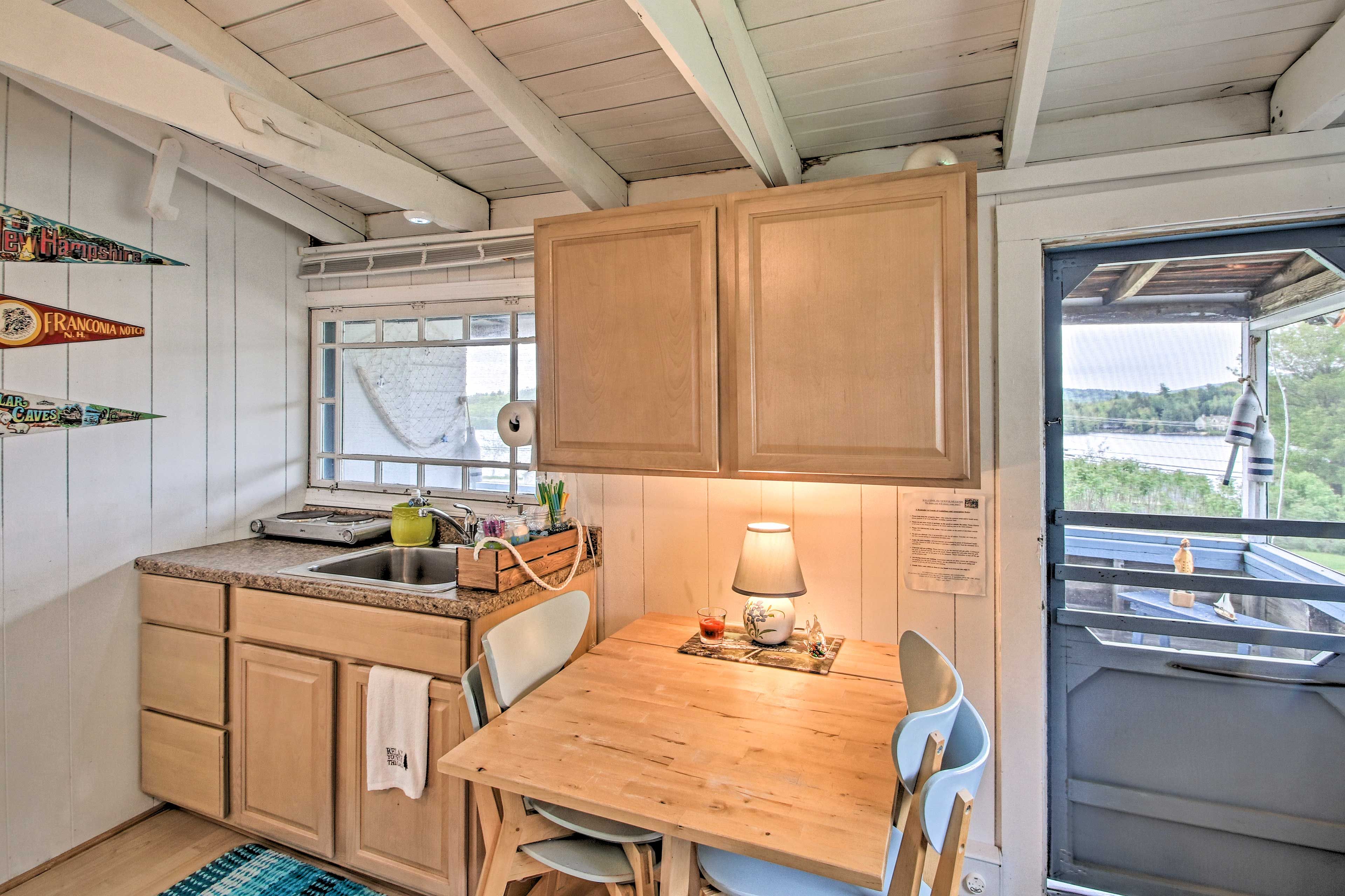 Dining Table | Dishware Provided