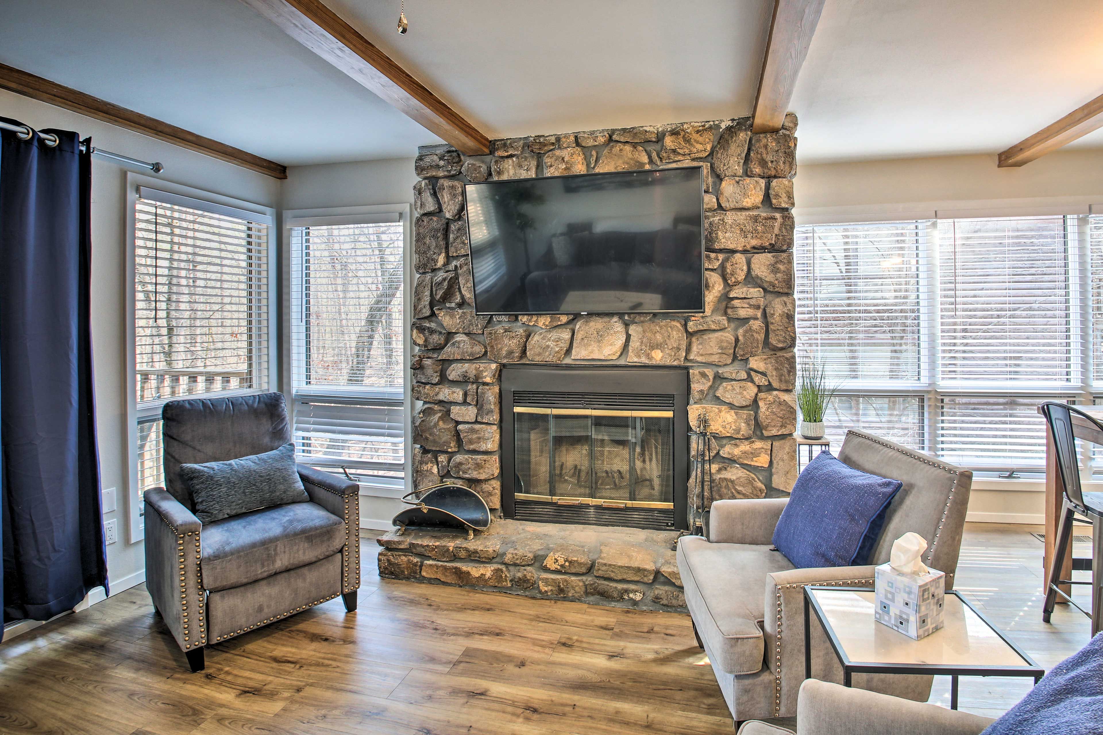 Living Space | Smart TV | Sleeper Sofa | 1st Floor