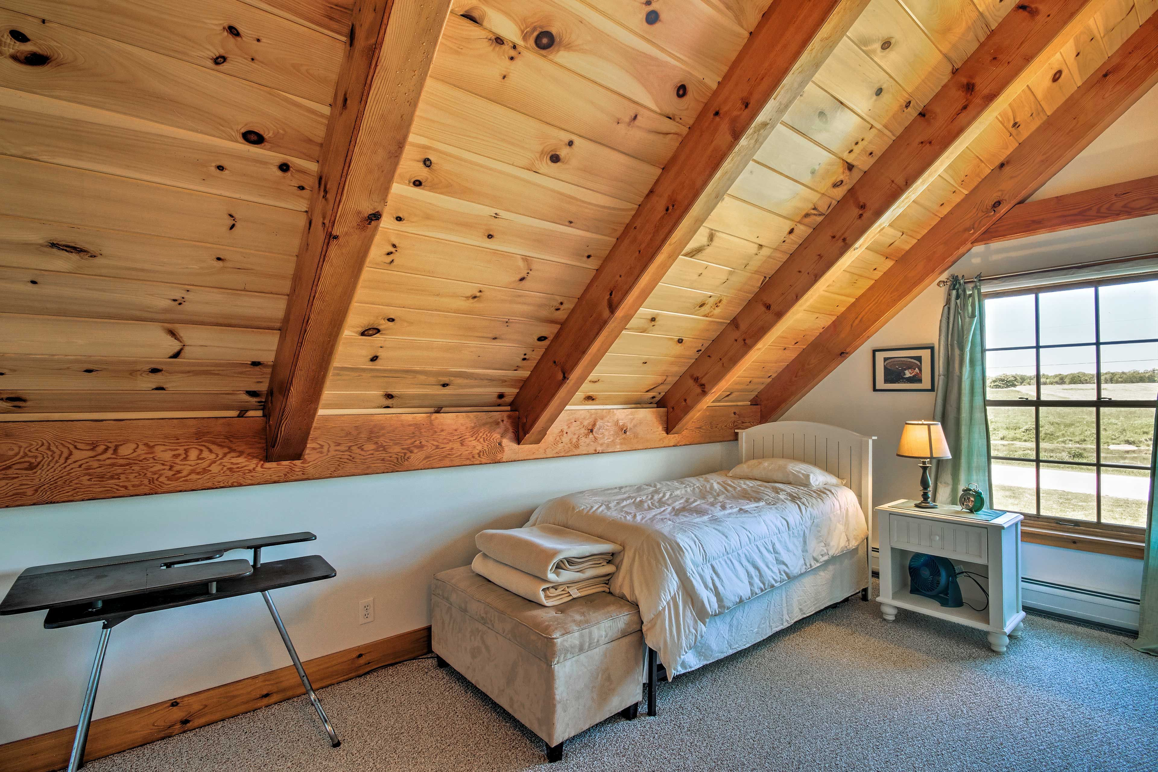 Bedroom 2 | Twin Bed w/ Twin Trundle