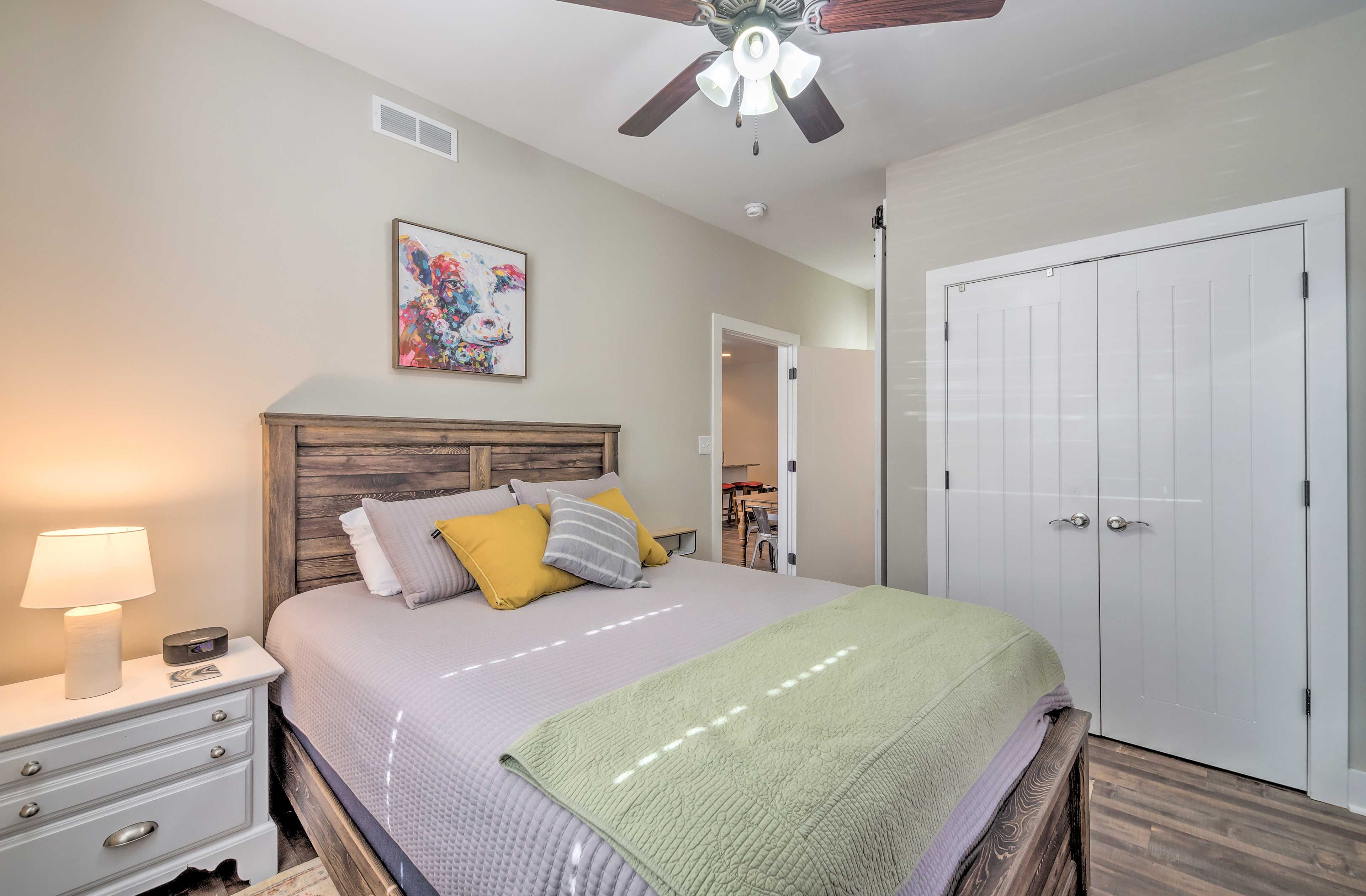 Bedroom 1 | Queen Bed