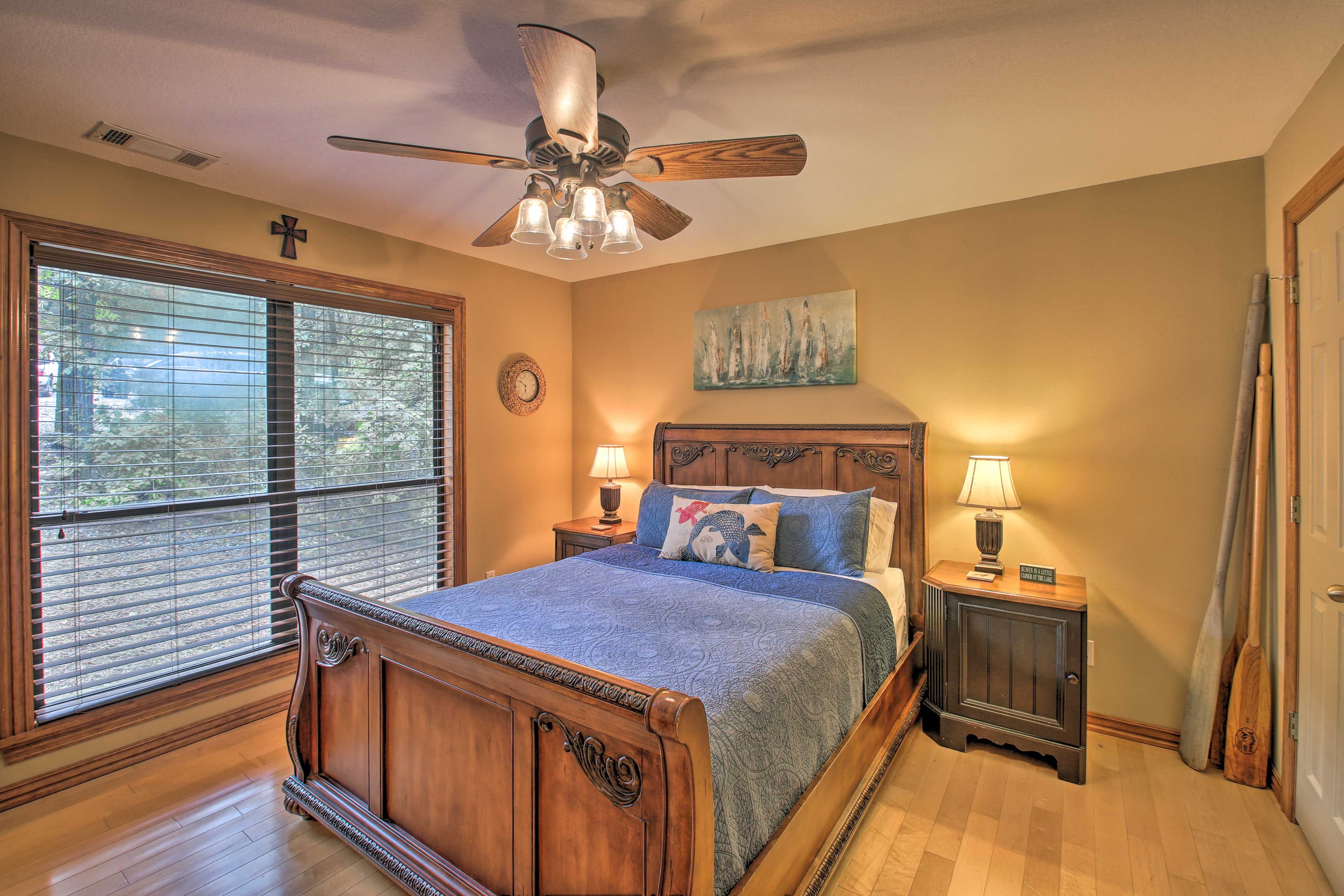 Bedroom 2 | Queen Bed