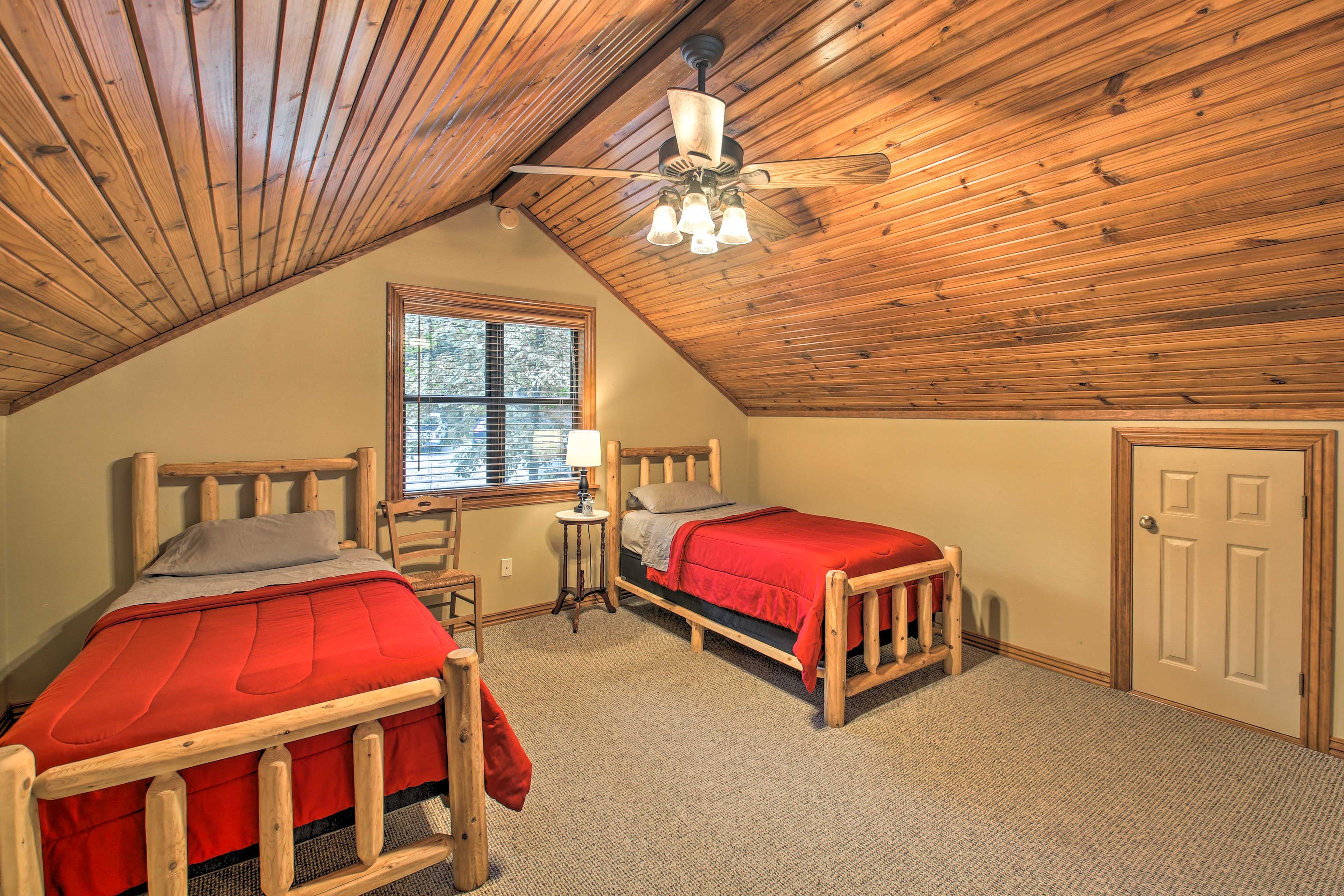Loft | 2 Twin Beds