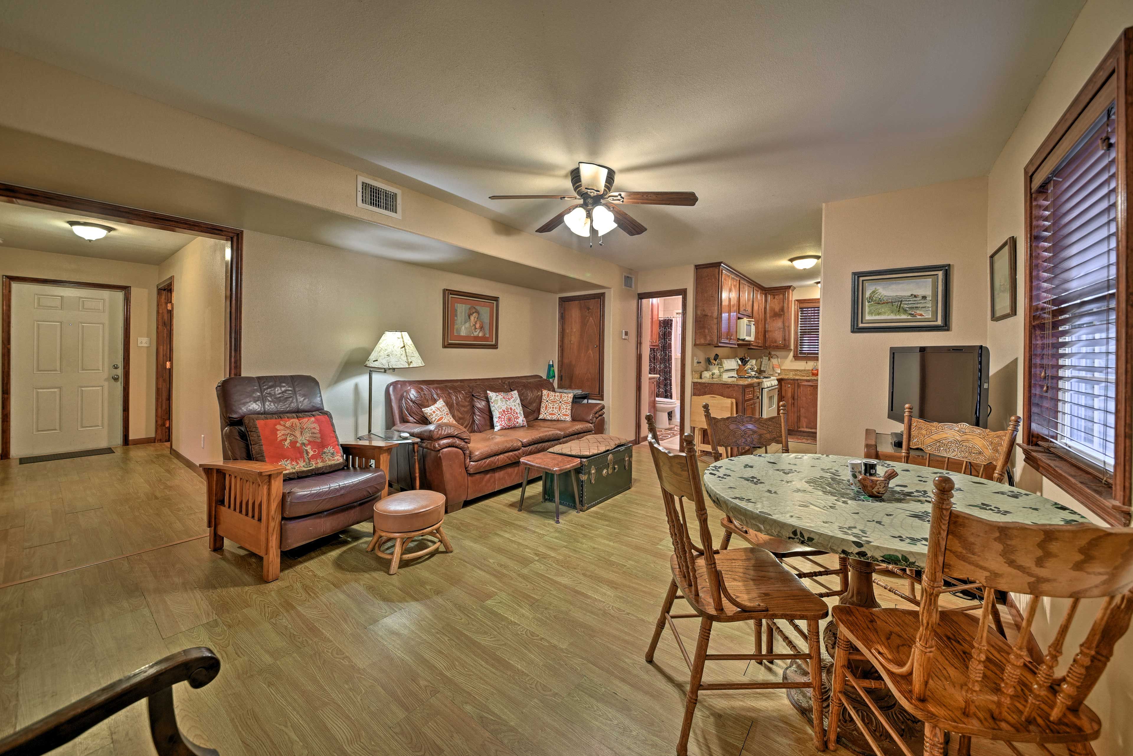 Make vacation easy with a fully equipped kitchen and furnished patio!