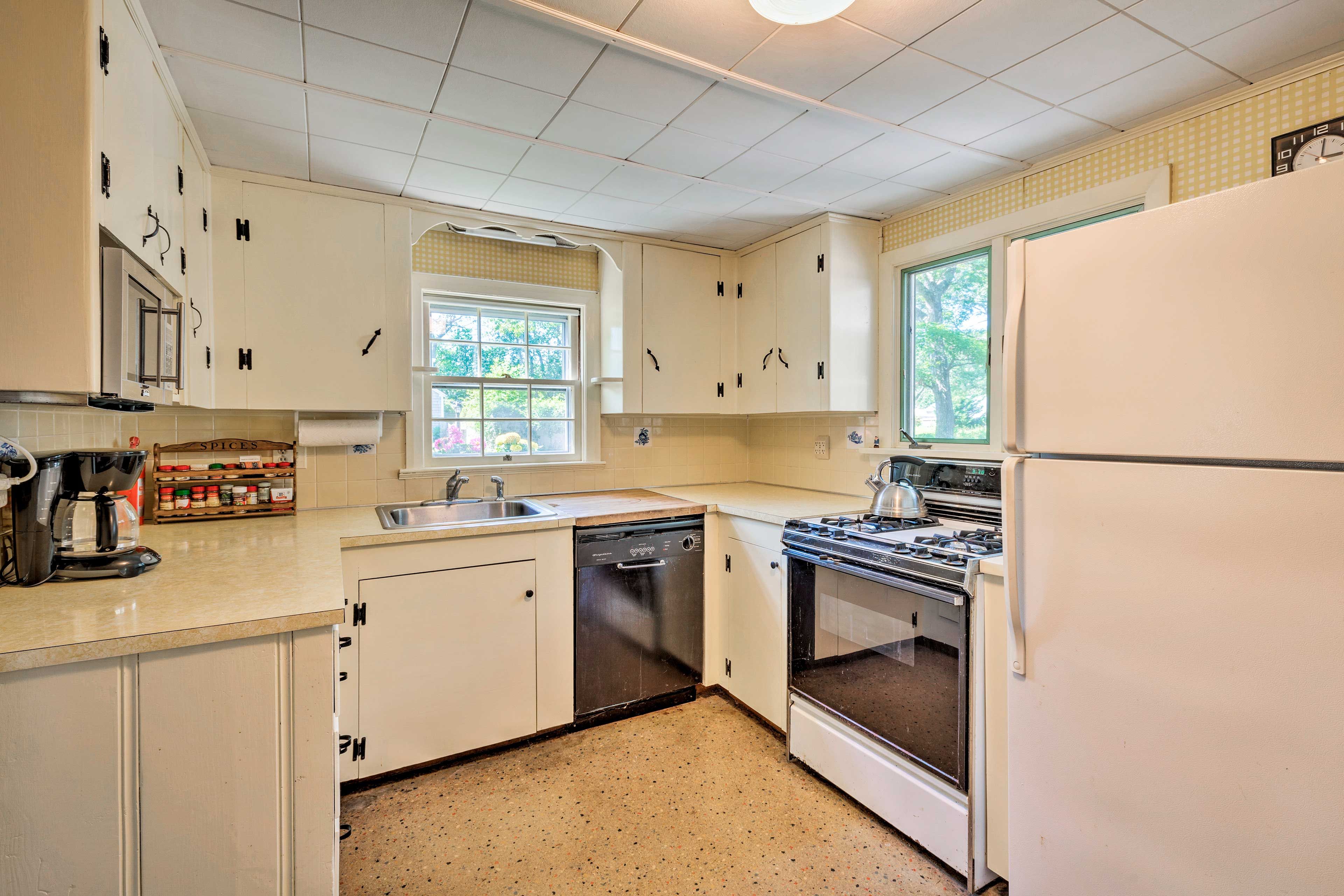 Make memorable meals in the fully equipped kitchen.