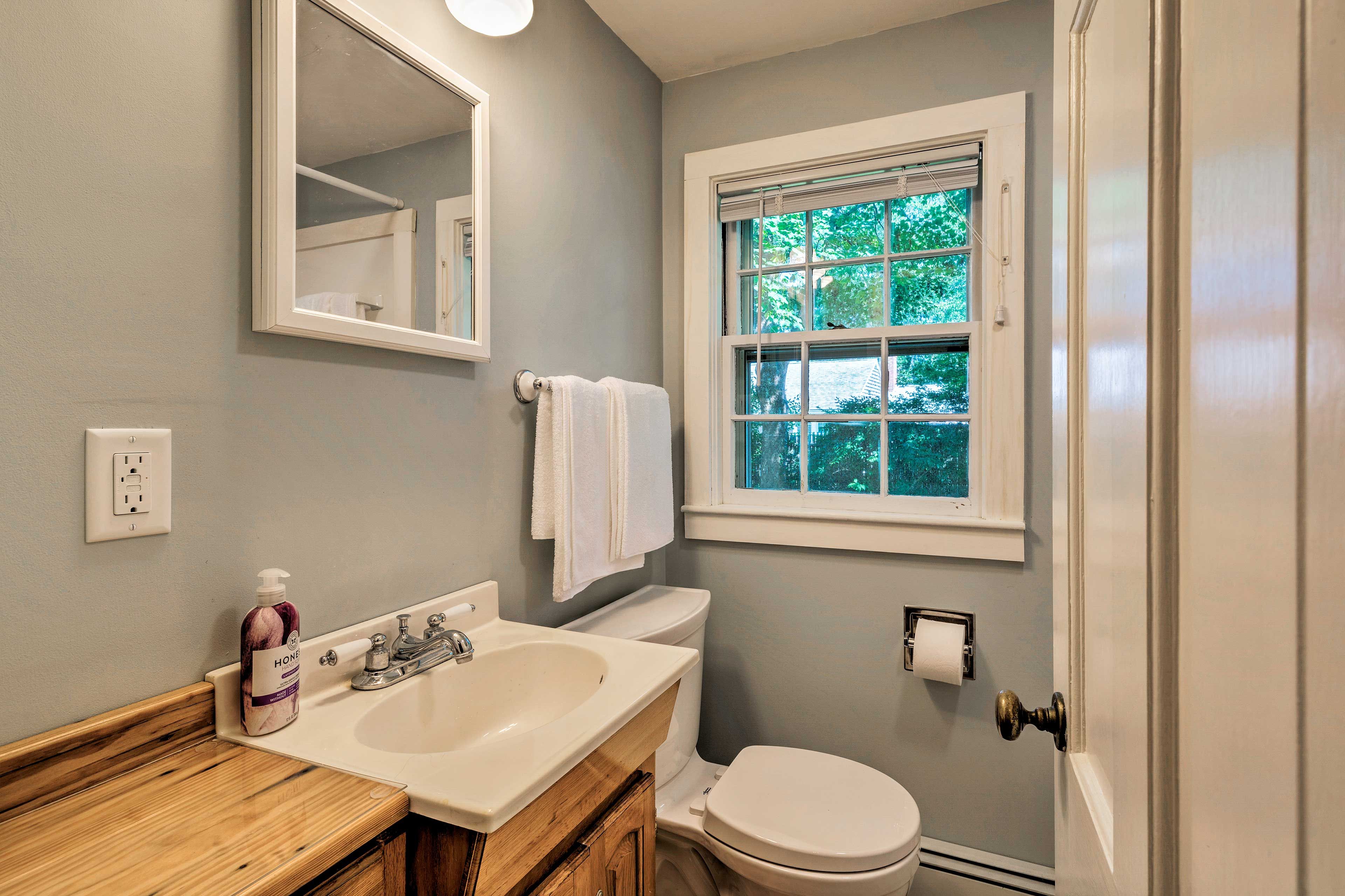 Make your morning easy with an en-suite bathroom.