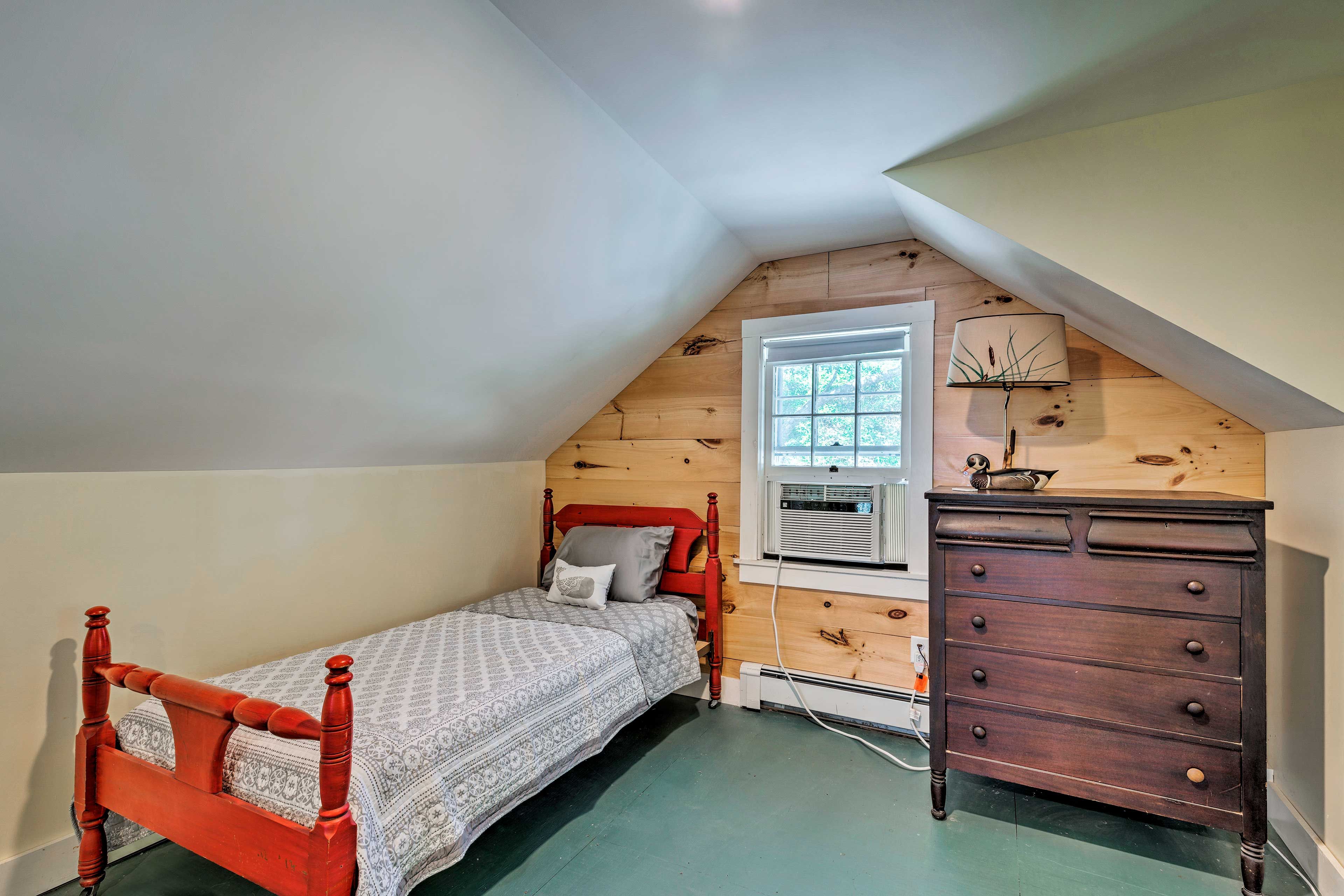 You'll now find 2 twin beds and a full bed up here.