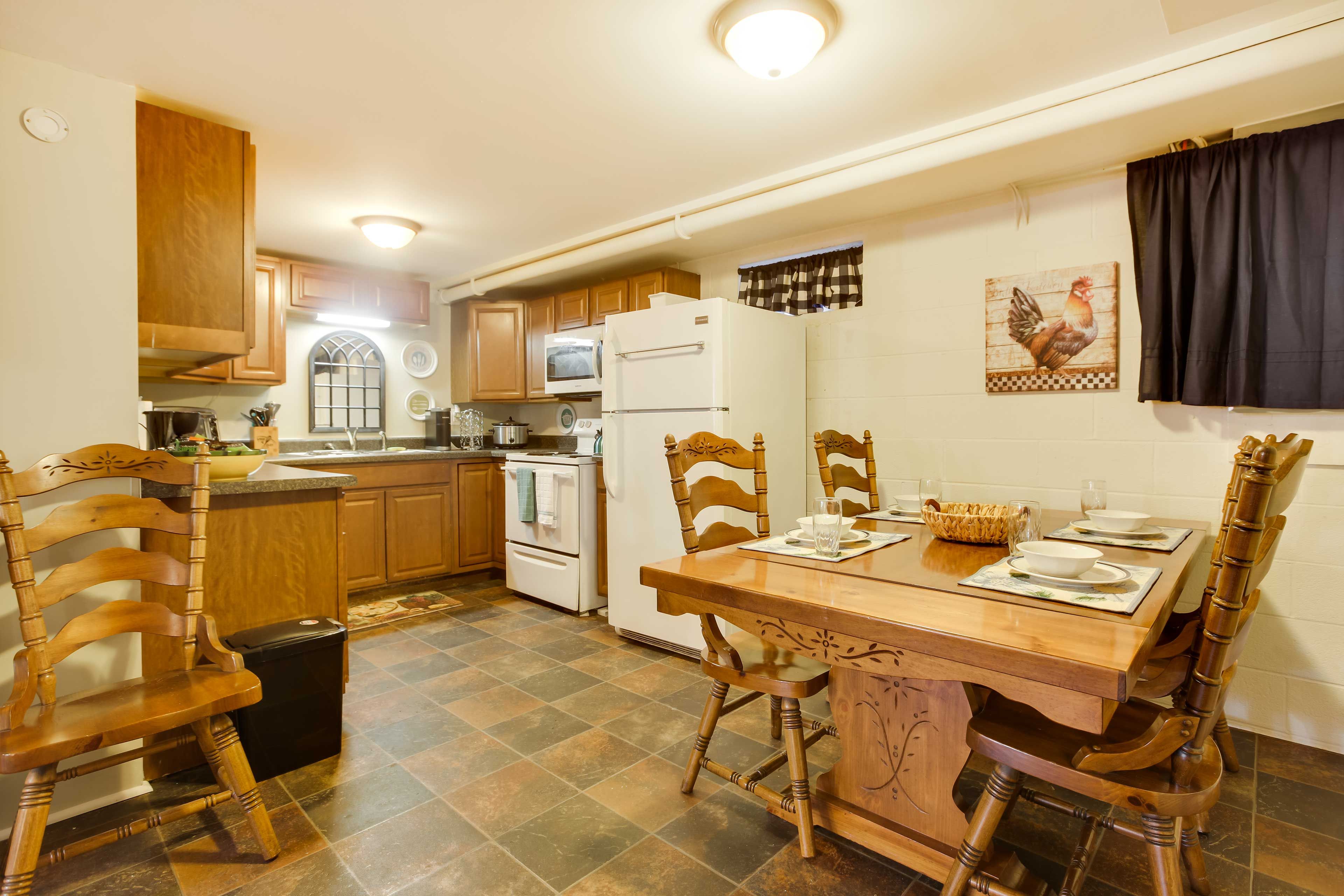 Dining Table | Dishware Provided