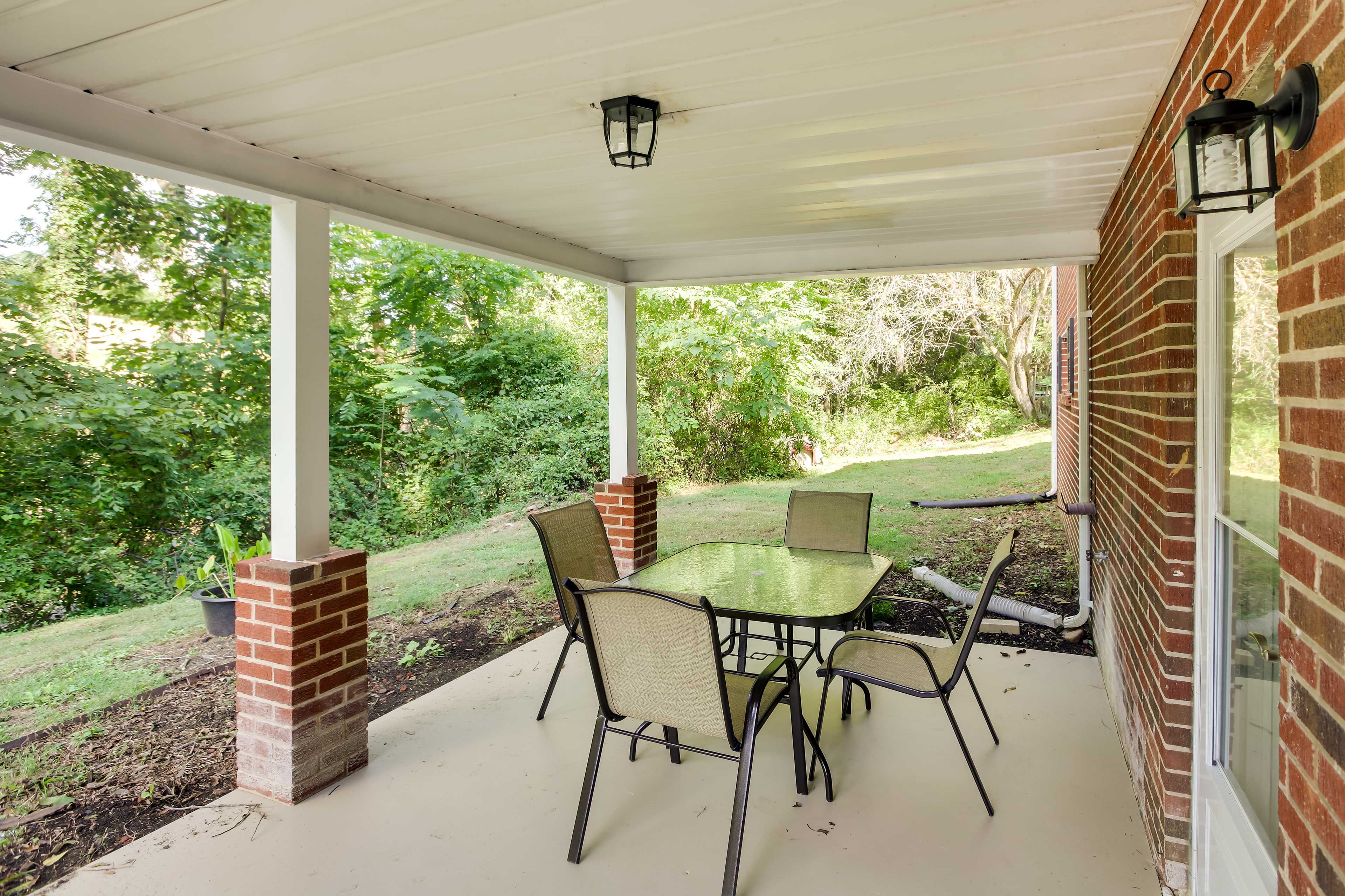 Covered Patio | Outdoor Dining